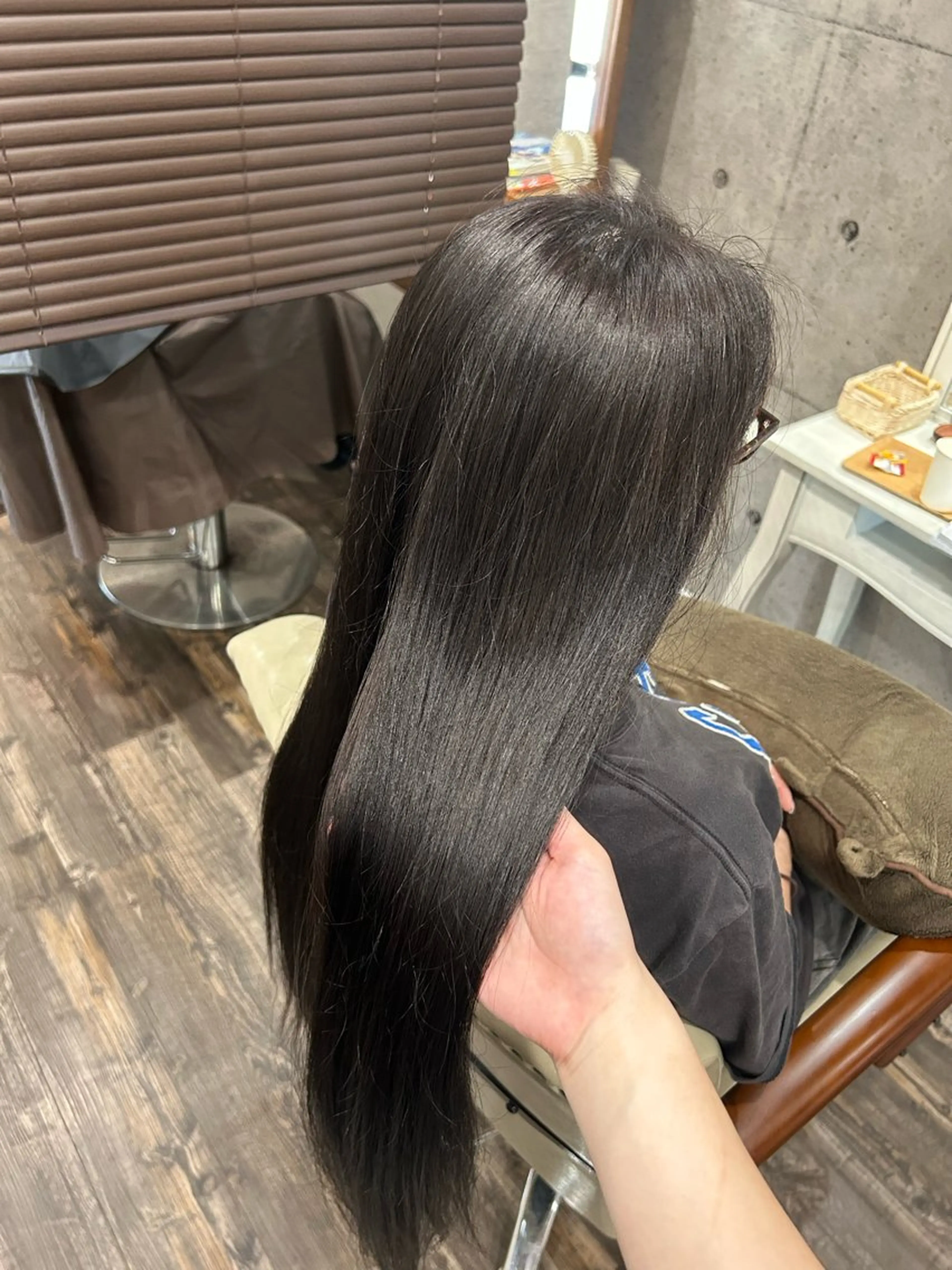 ロング カラー ブラウンカラー ダークブラウン 今野 詩音のヘアスタイル