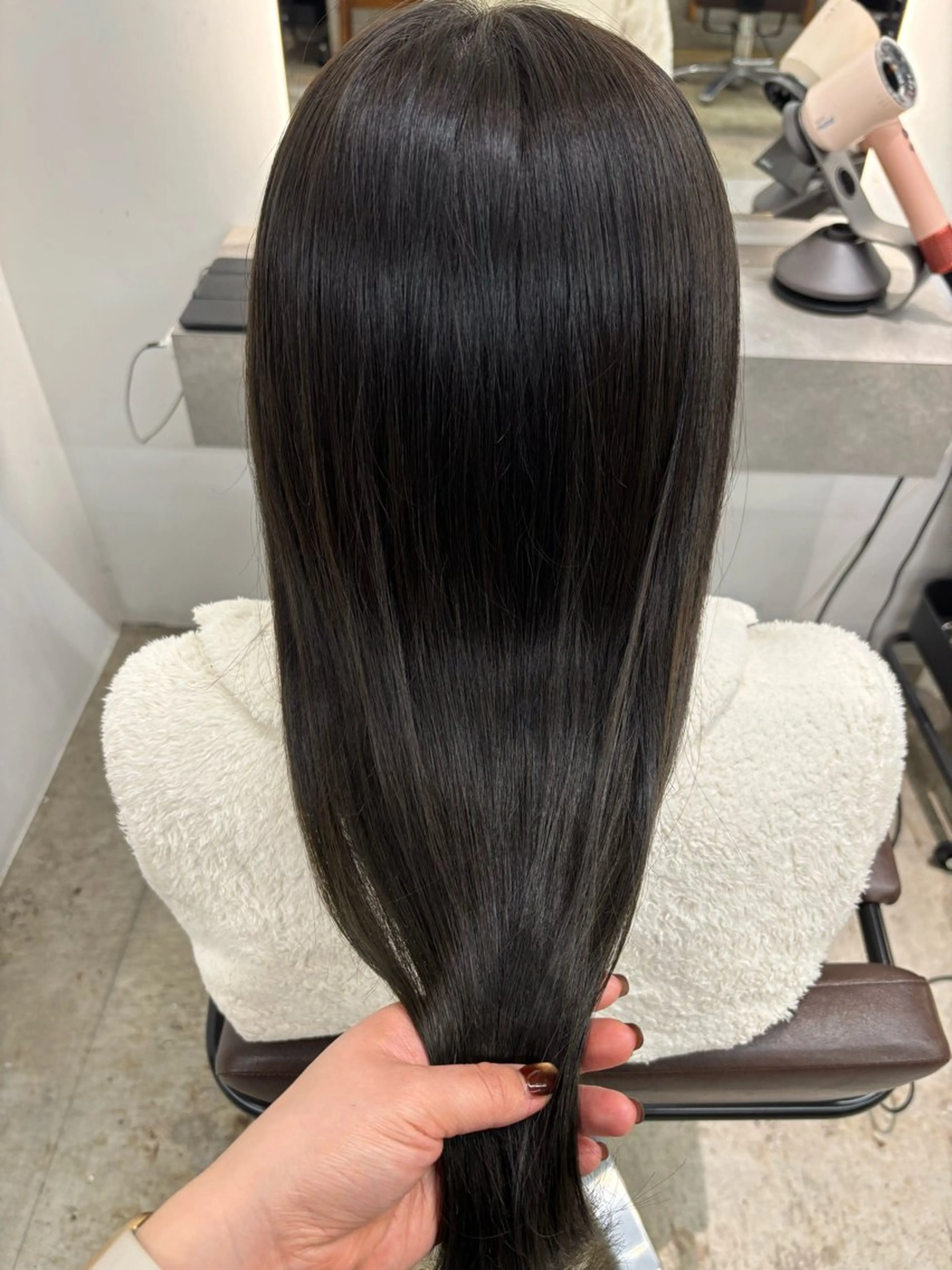 ロング カラー オリーブカラー 飯田 優恵のヘアスタイル