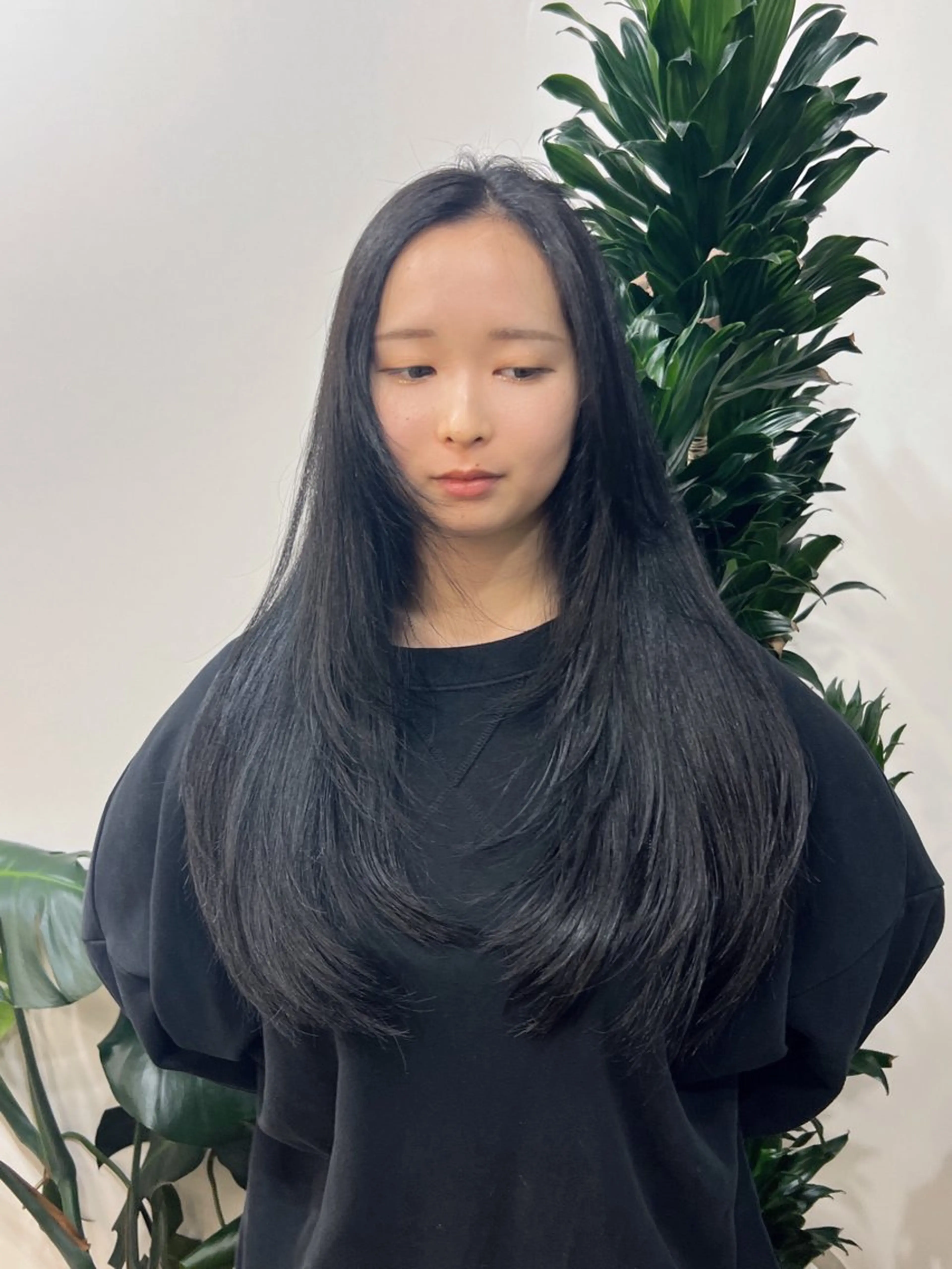 ロング カラー 黒髪 ブルーカラー ブルーブラック レイヤーカット ワンホンレイヤー カット ヘアカラー トリートメント 韓国×髪質改善💊 似合わせ/武田涼のヘアスタイル
