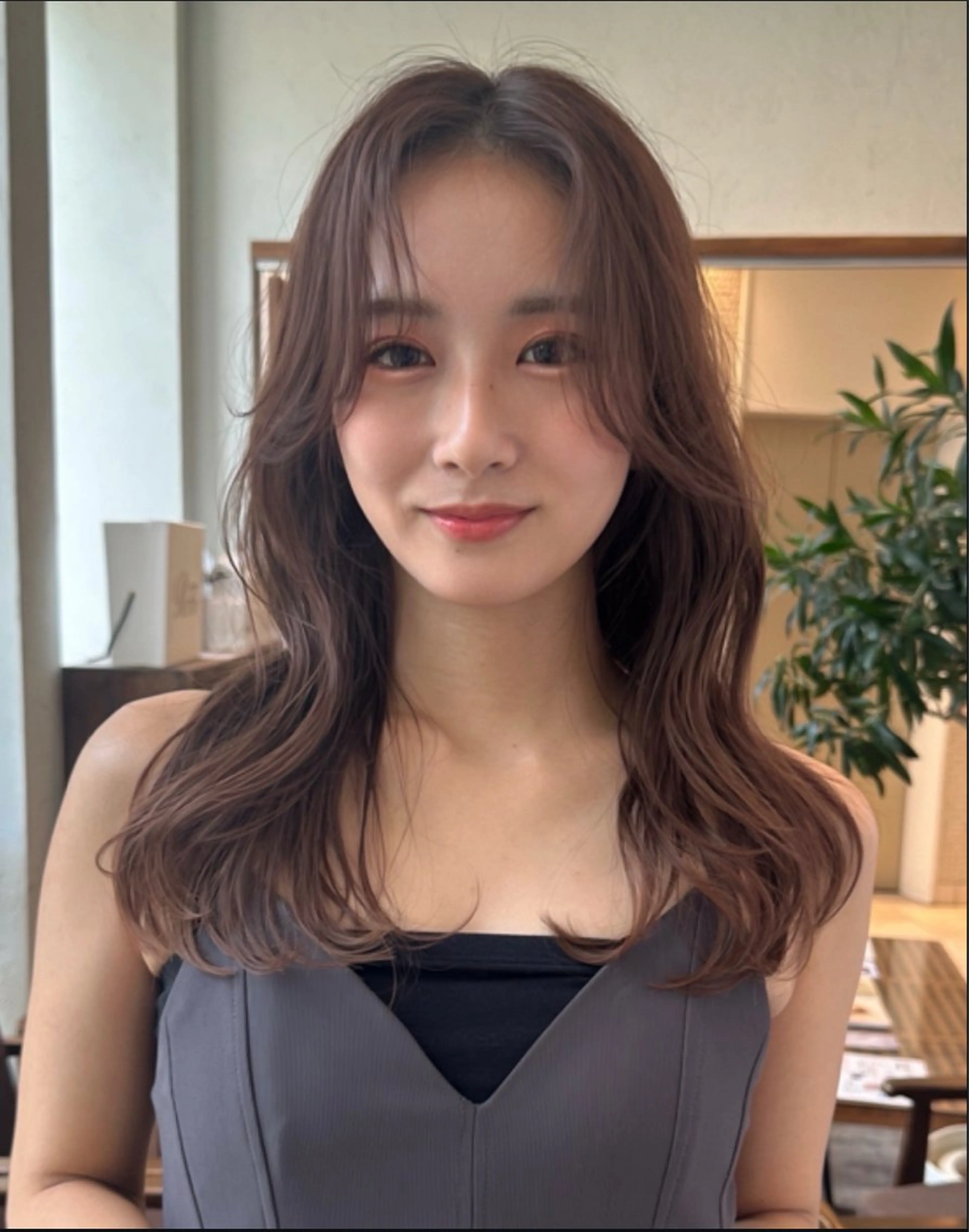 ミディアム カラー ベージュカラー グレージュ Aura所属・丸山 心 / 艶カラーのヘアスタイル