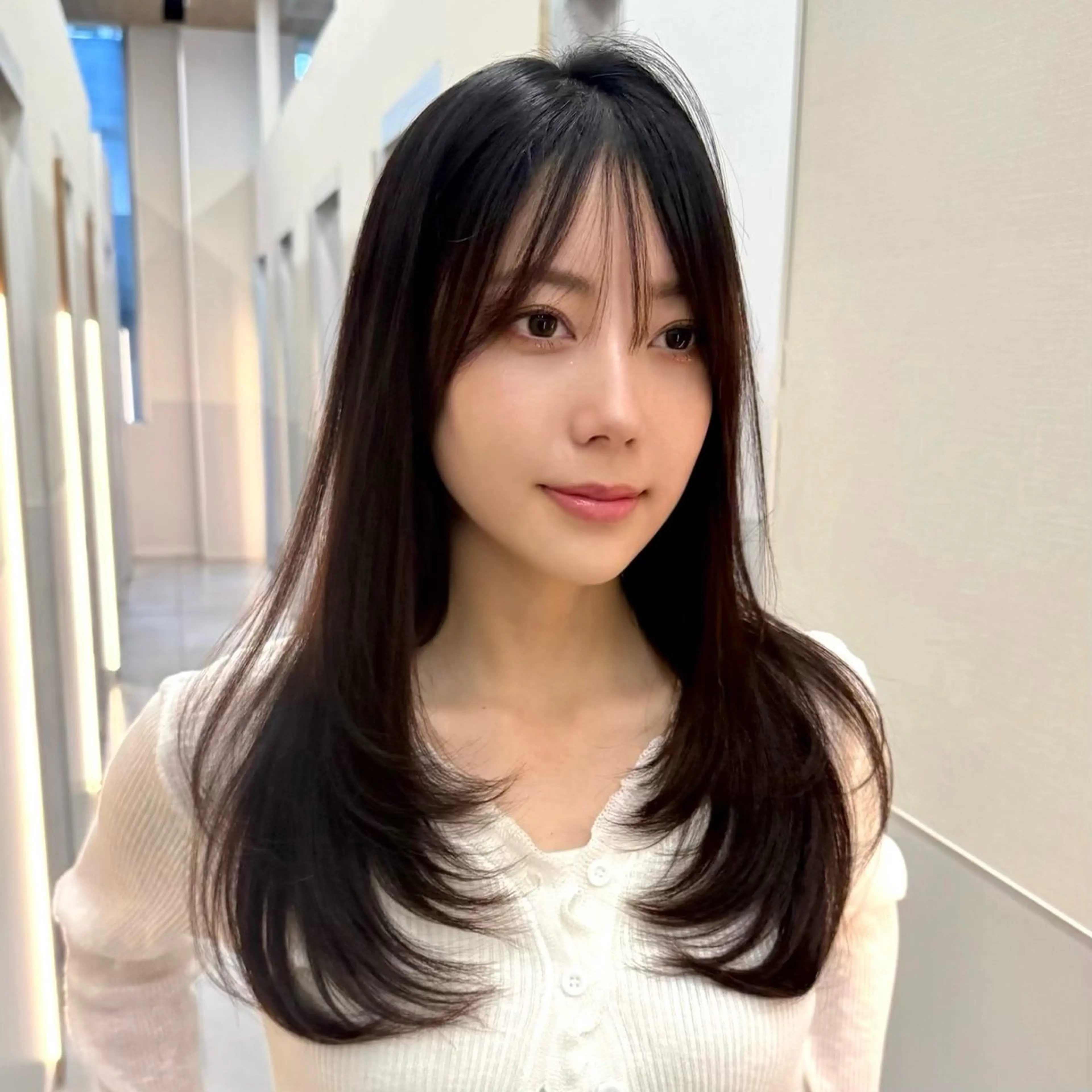 ロング レイヤーカット ロング シースルーバング 津田 怜果のヘアスタイル