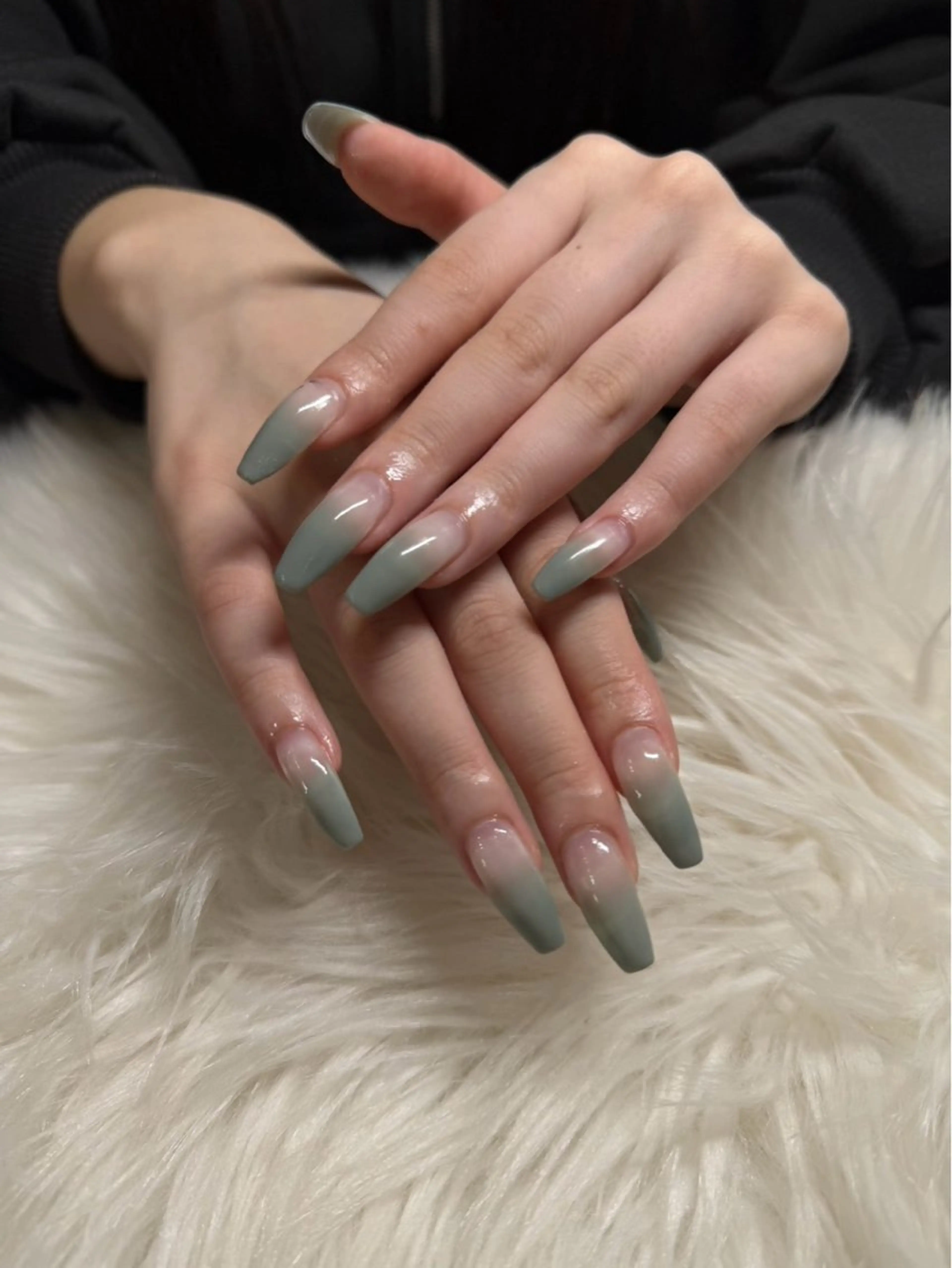 【自店・他店オフ無料(ソフトジェル)★長さだし】グラデーション🫧甘皮ケア込みの写真