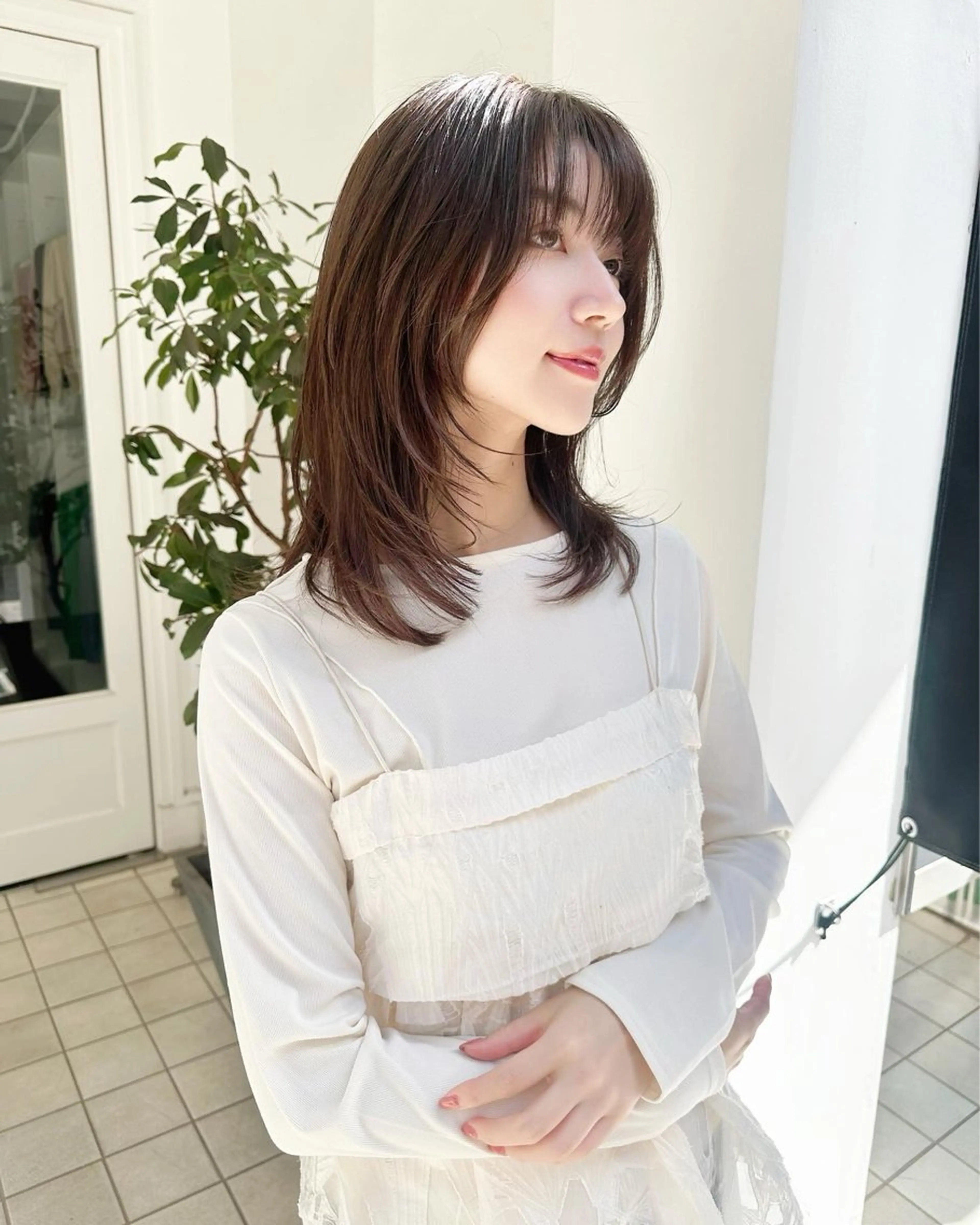 セミロング 鎌倉 彩のヘアスタイル