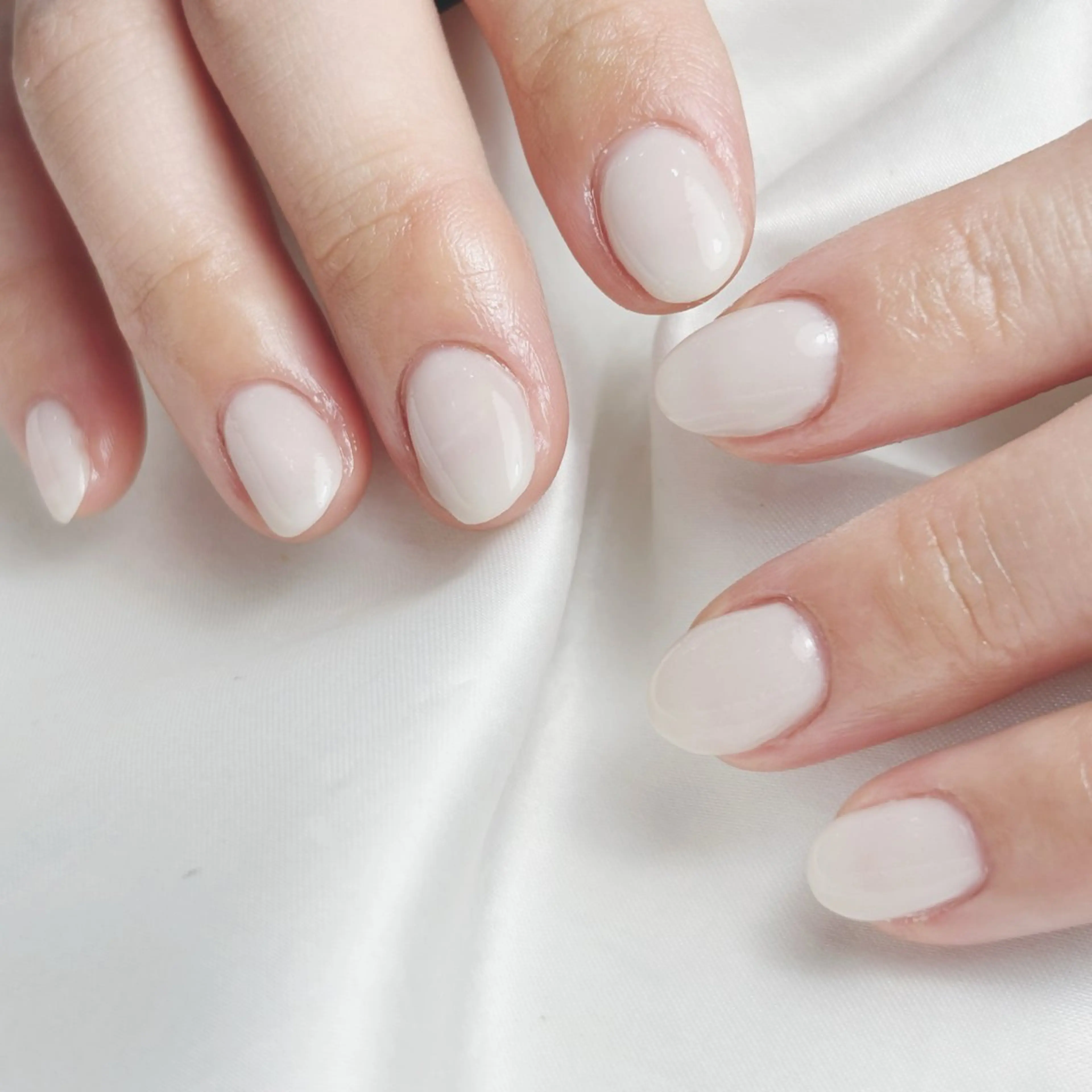 ネイル ホワイト Ray nail   WAKA️🫧のネイルデザイン