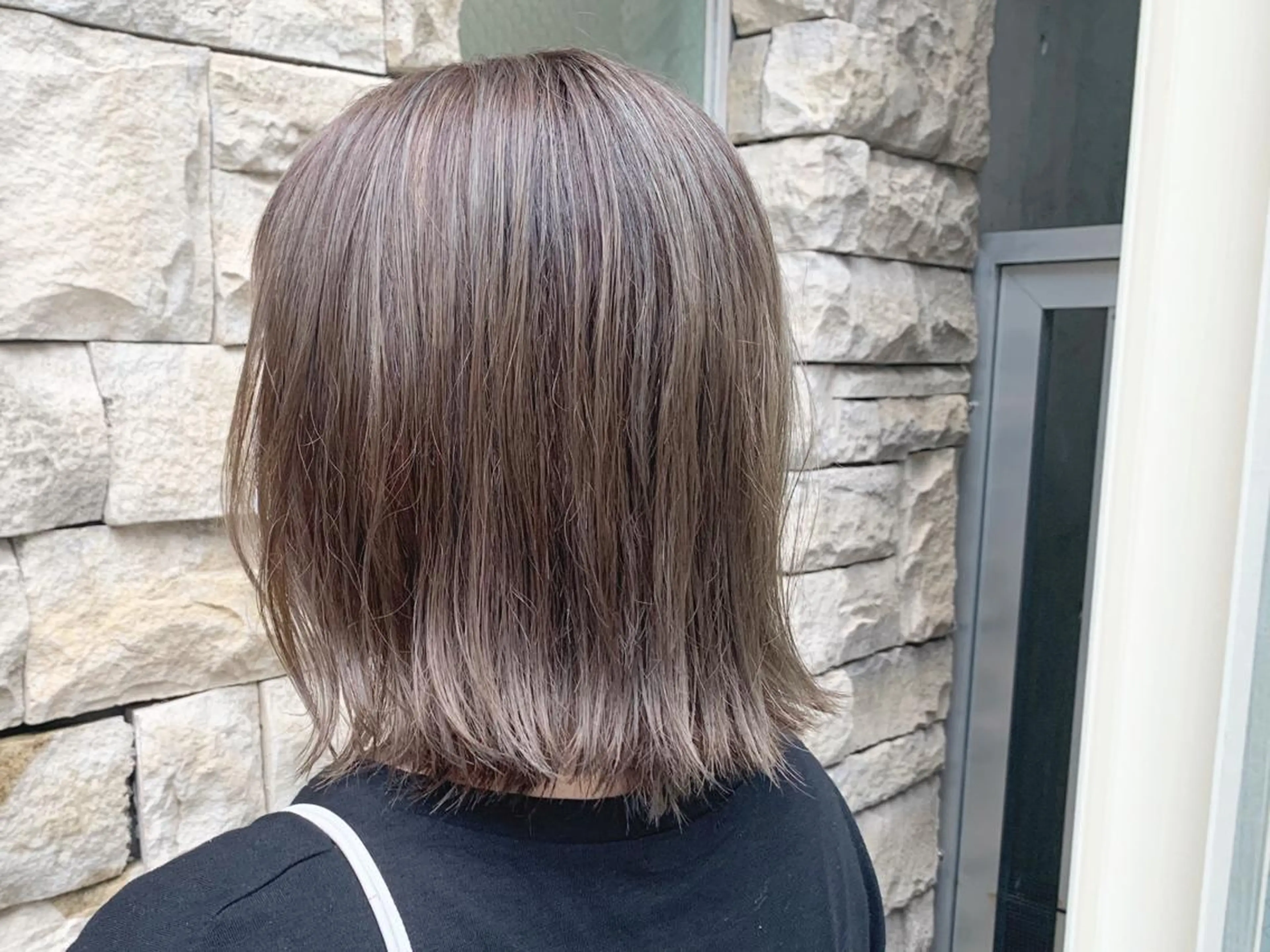 ミディアム カラー グレージュ ハイライトカラー ハイライト EMANON天神所属・Hitomi Ezakiのヘアスタイル
