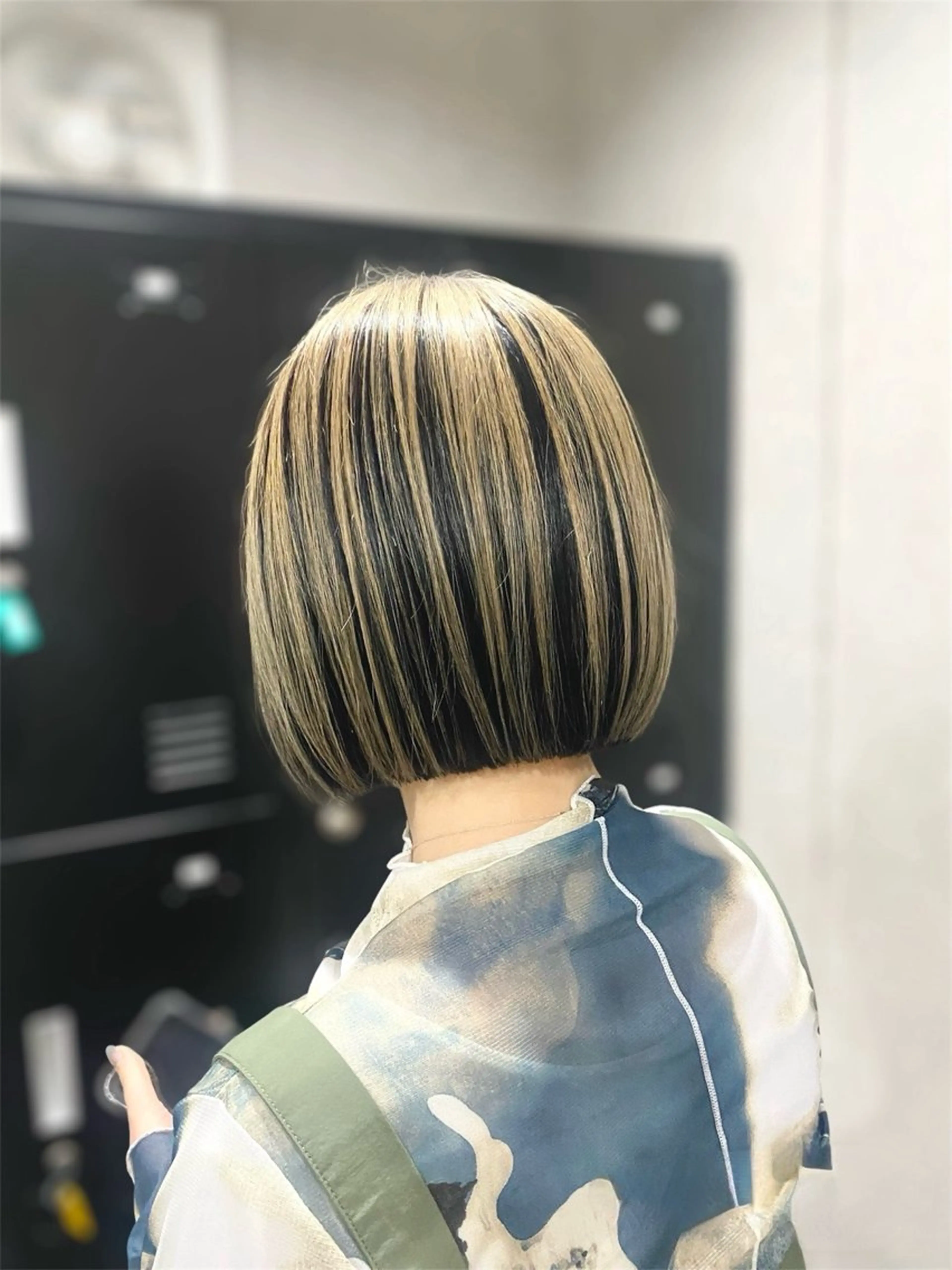 ミディアム カット ヘアカラー _White所属・ＳＨＩ ＺＵのヘアスタイル