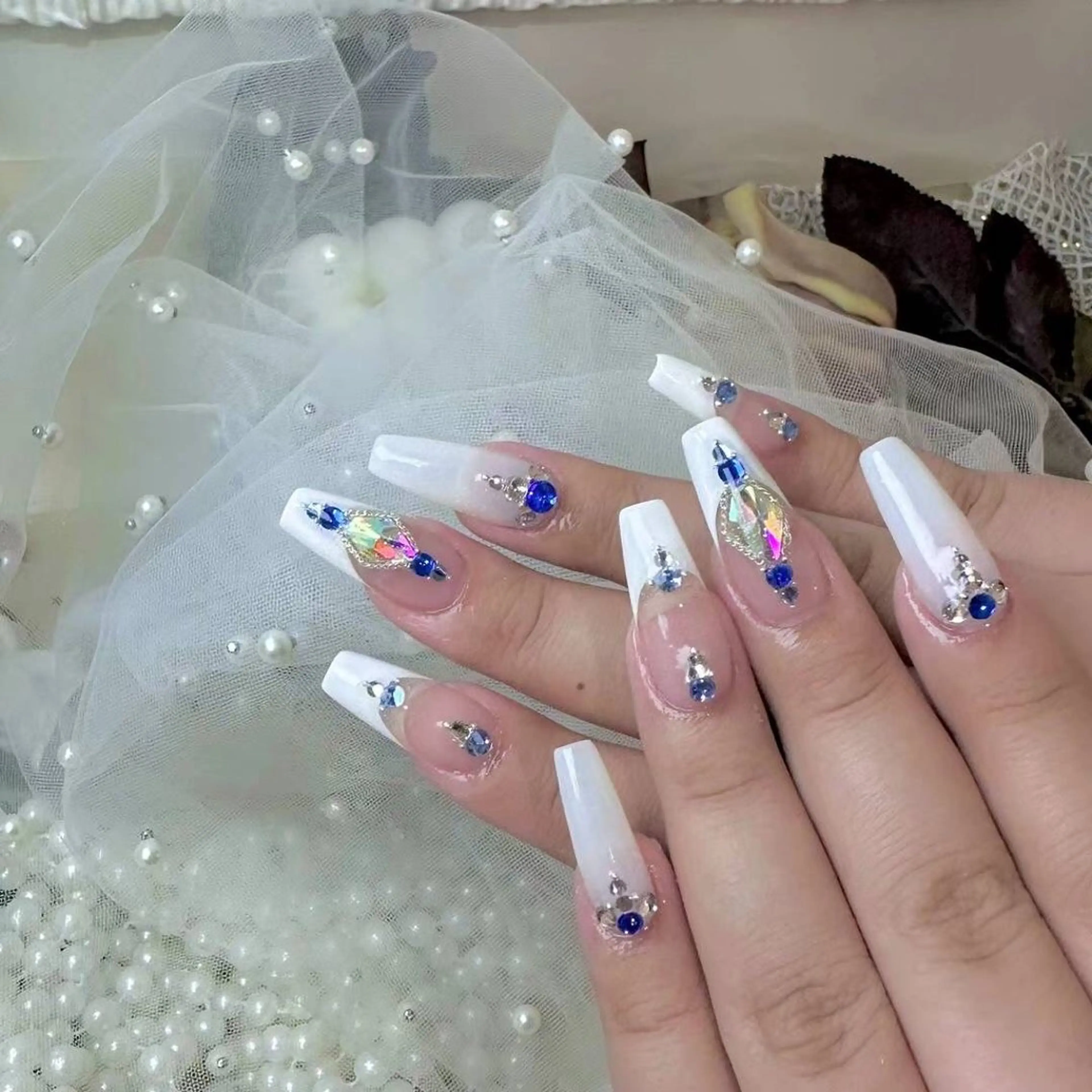 ネイル アートネイル ブルー フラワーネイル フットネイル フレンチネイル Babarla　Nail　Salon所属・babarla Nailのネイルデザイン