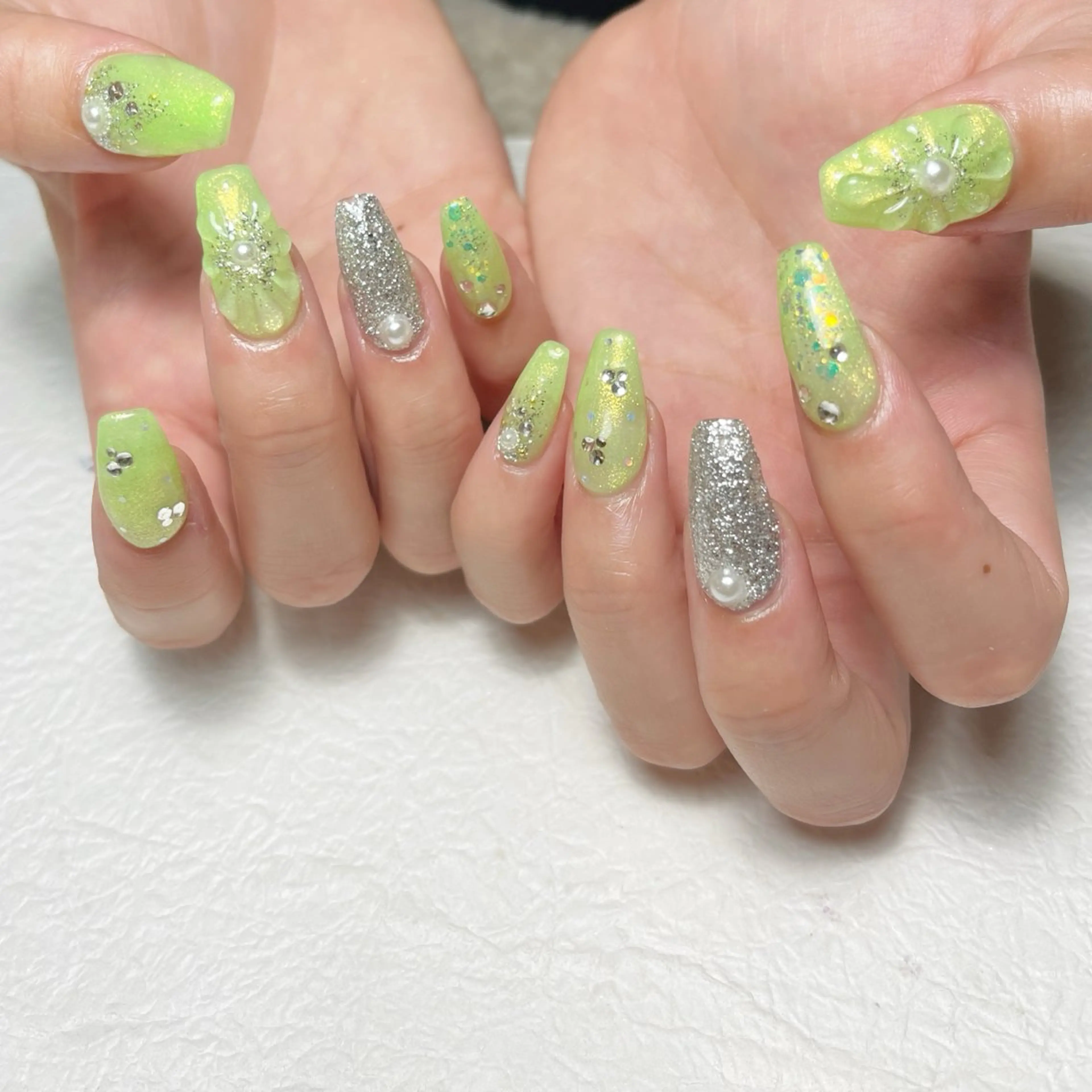 ネイル アートネイル フラワーネイル フットネイル ジェルネイル キラキラネイル ハンドネイル Y nail なんば堀江店のネイルデザイン