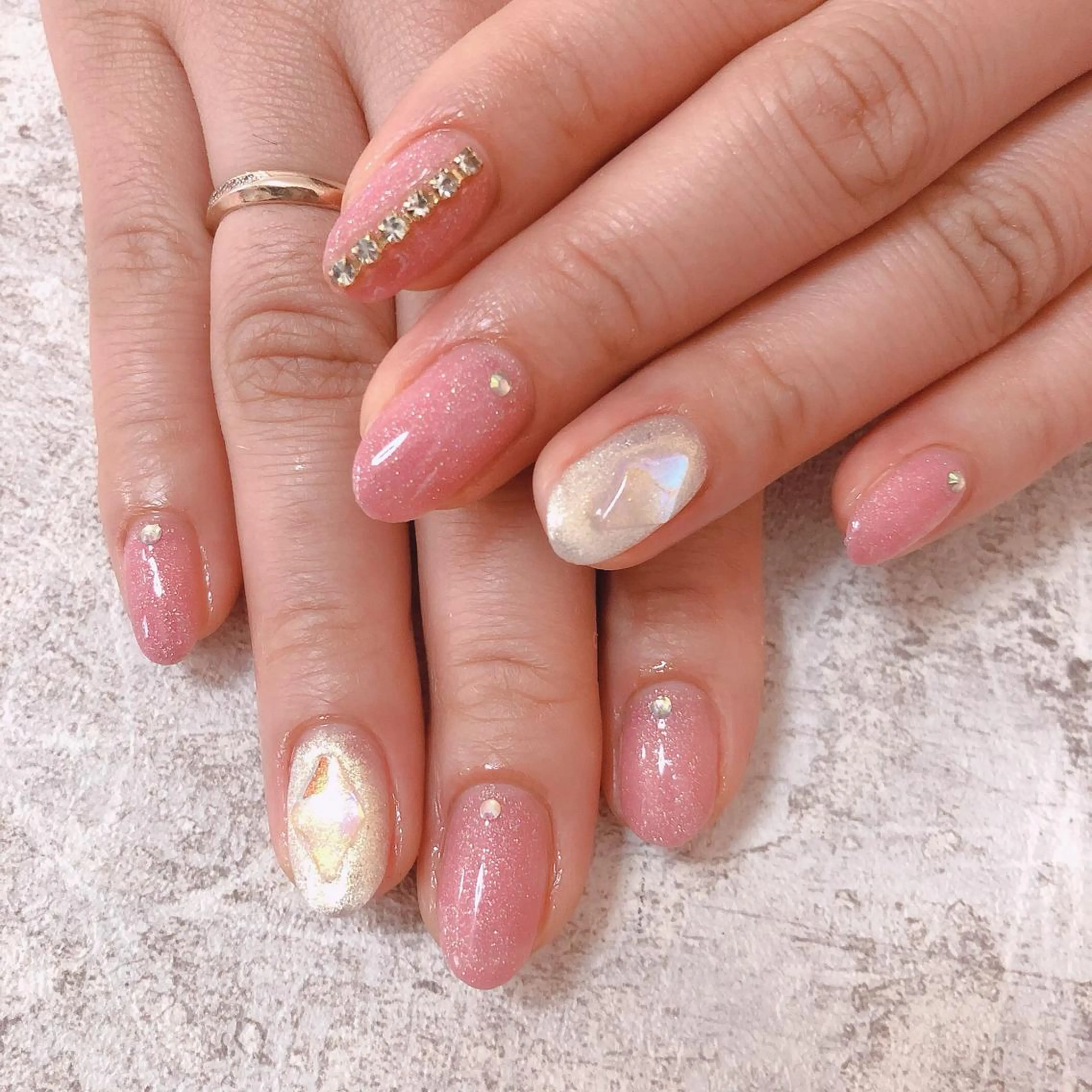 ネイル アートネイル シンプルネイル ストーンネイル ナナイチゼロ I.Naoのネイルデザイン