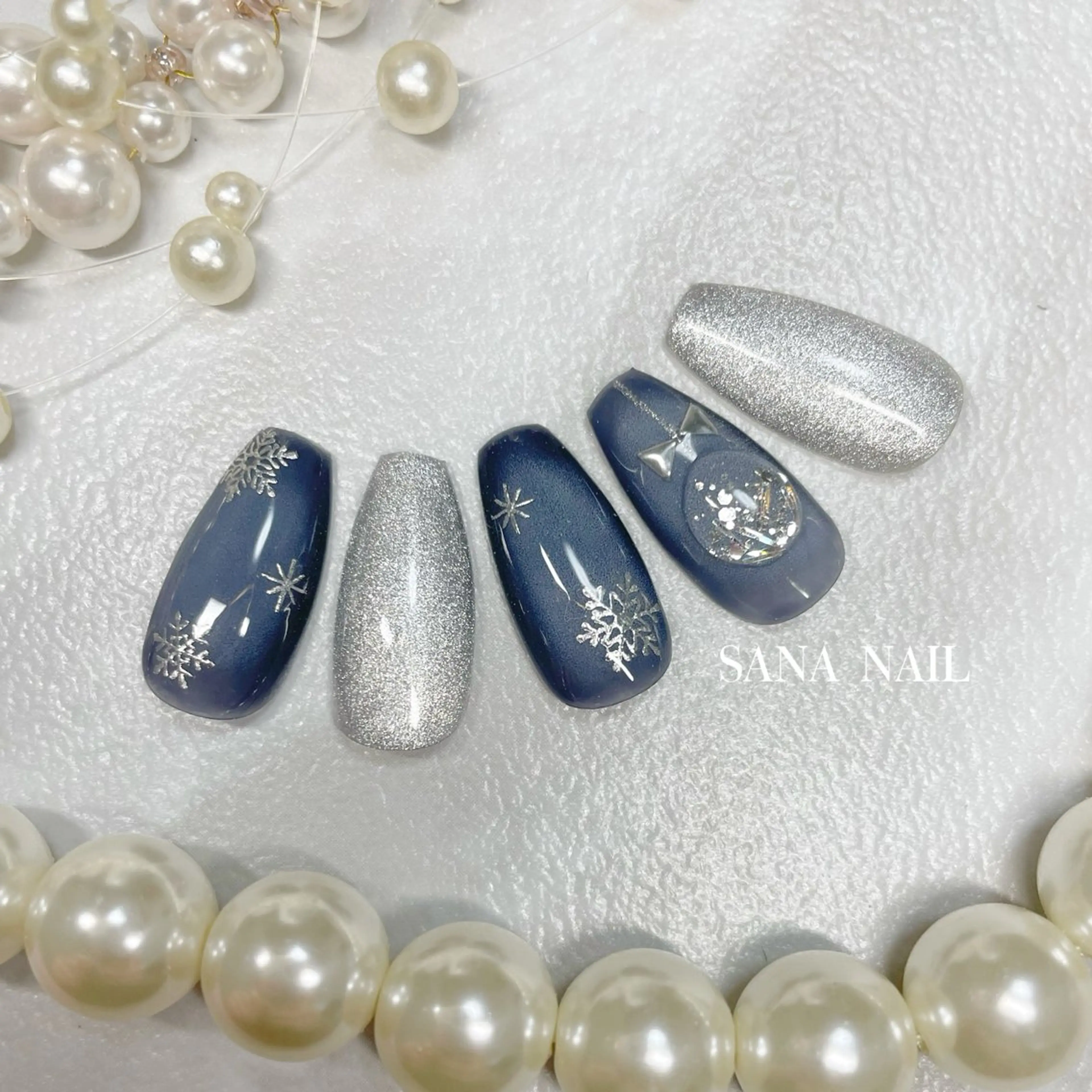 ネイル アートネイル ラメ(グリッター) ネイビー シルバー 冬ネイル ハンドネイル nailsalon SANANAILのネイルデザイン