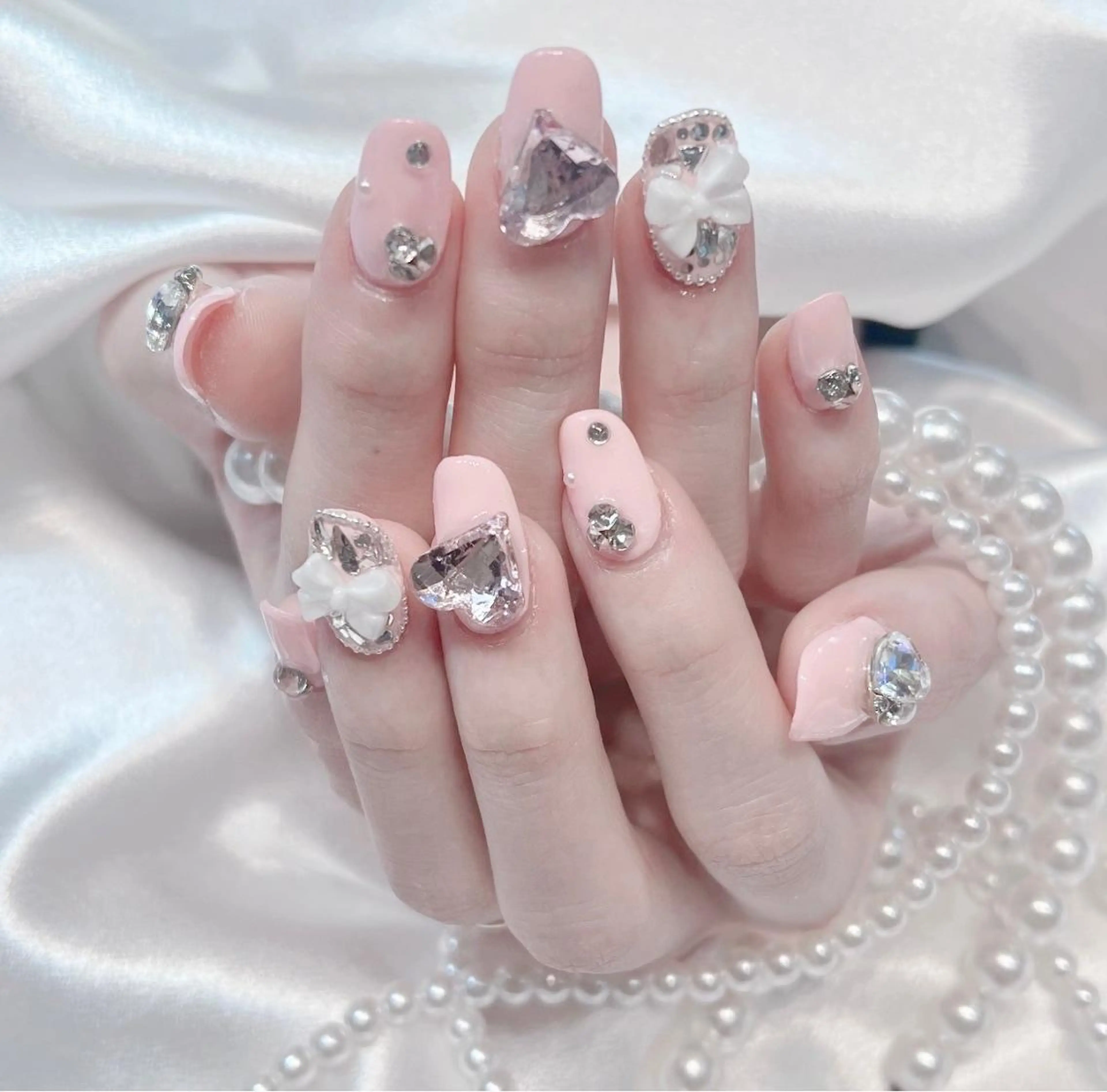 ネイル RAFFINE 月🦋🩵のネイルデザイン