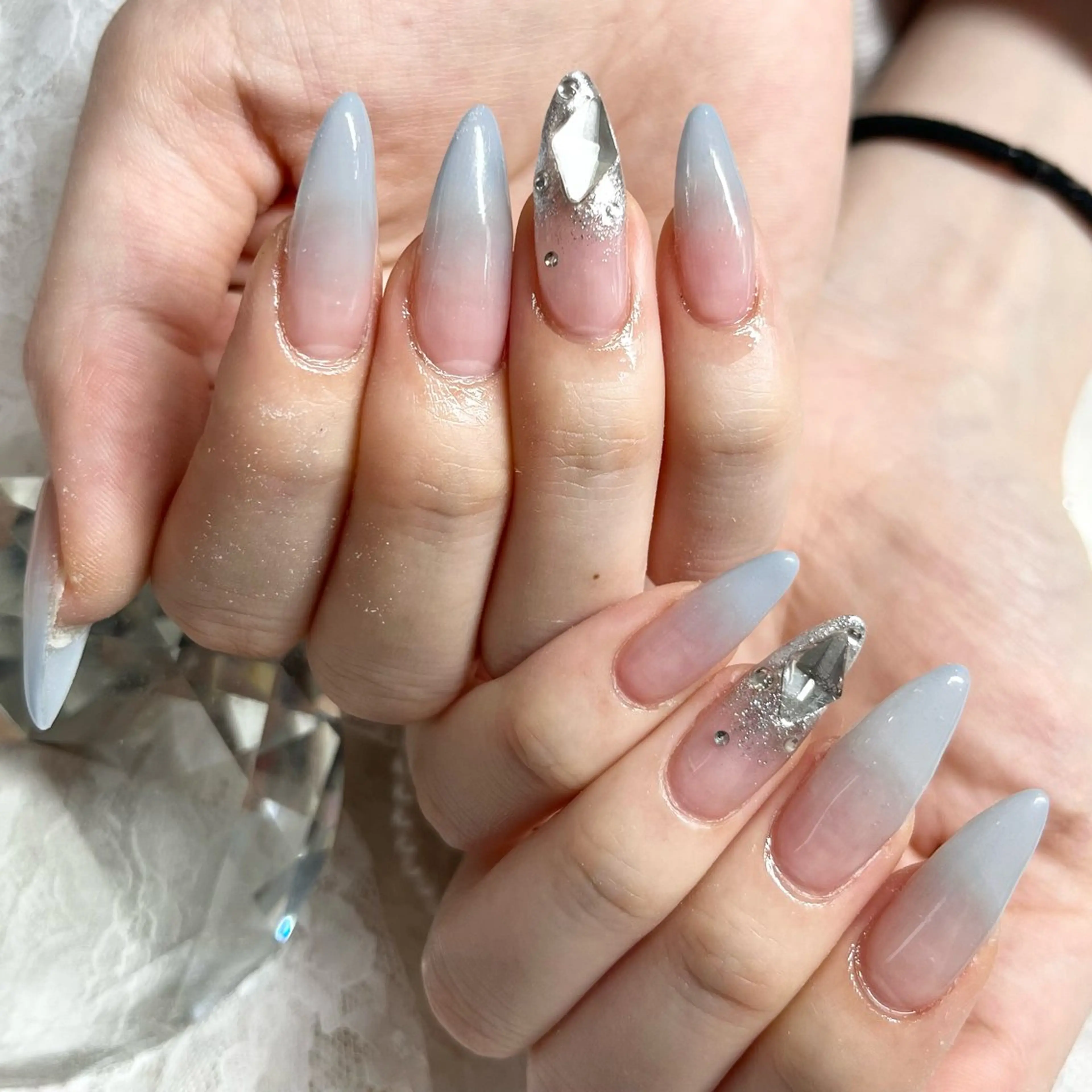 ネイル グラデーション 水色 ハンドネイル Nail Salon Elpis所属・Nail Salon Elpisのネイルデザイン
