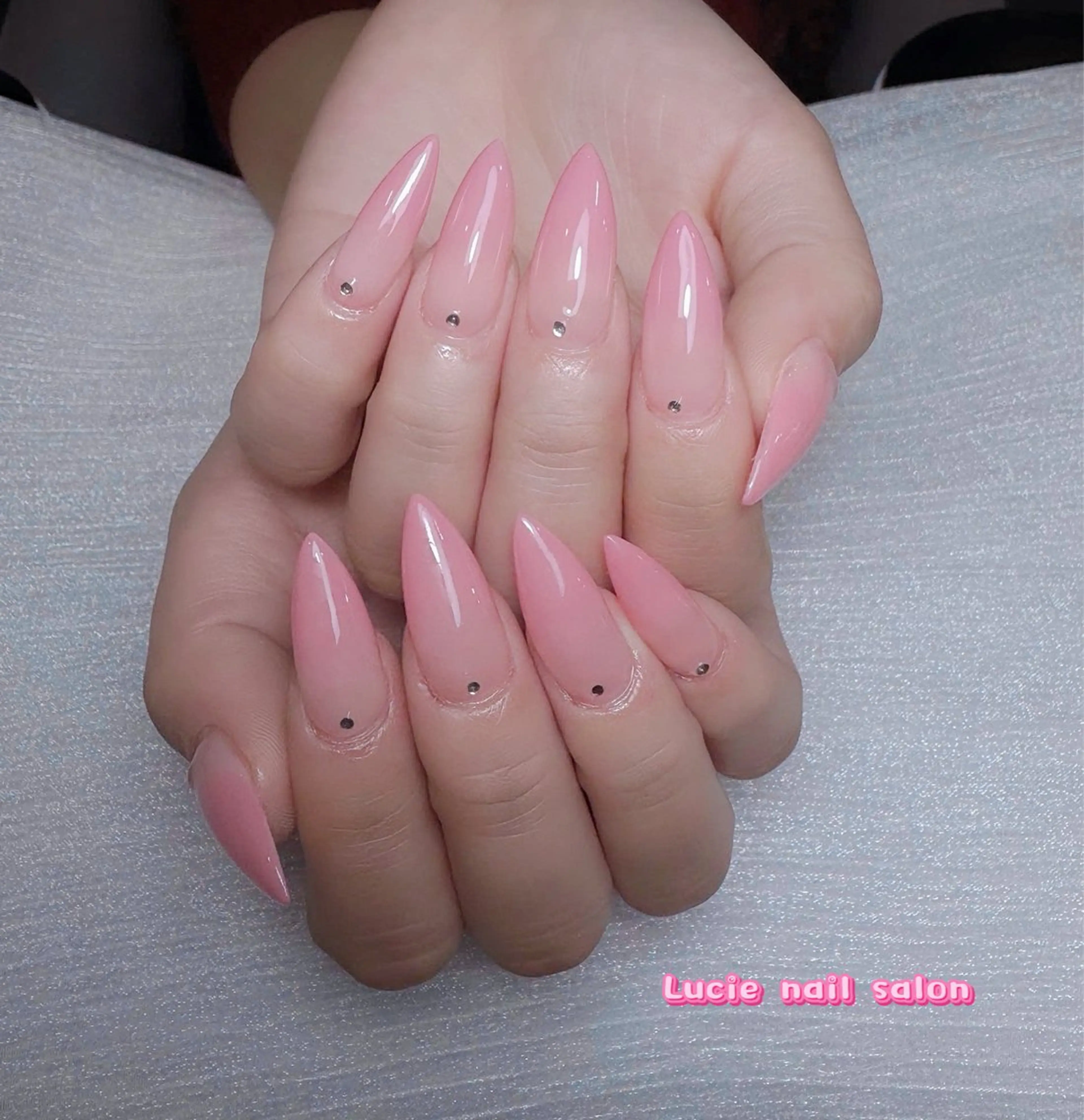 ネイル フレンチネイル ジェルネイル グラデーション 持ち込み オフィスネイル ハンドネイル LUCIE NAIL所属・LUCIE NAILのネイルデザイン
