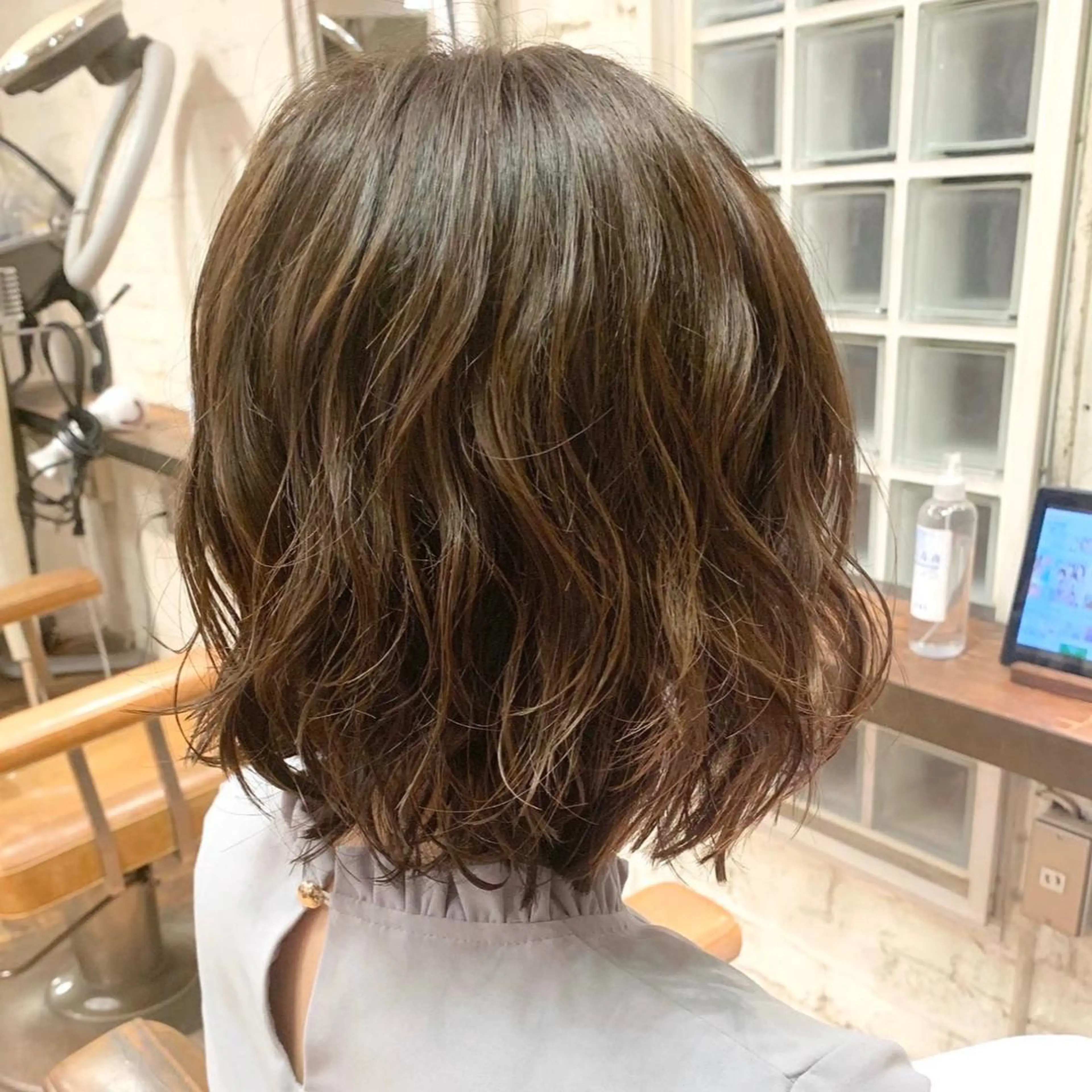 ミディアム ミディアムパーマ ボブ くせ毛 ハイライト ウルフカット 銀座No.1髪質改善 縮毛矯正/本木のヘアスタイル