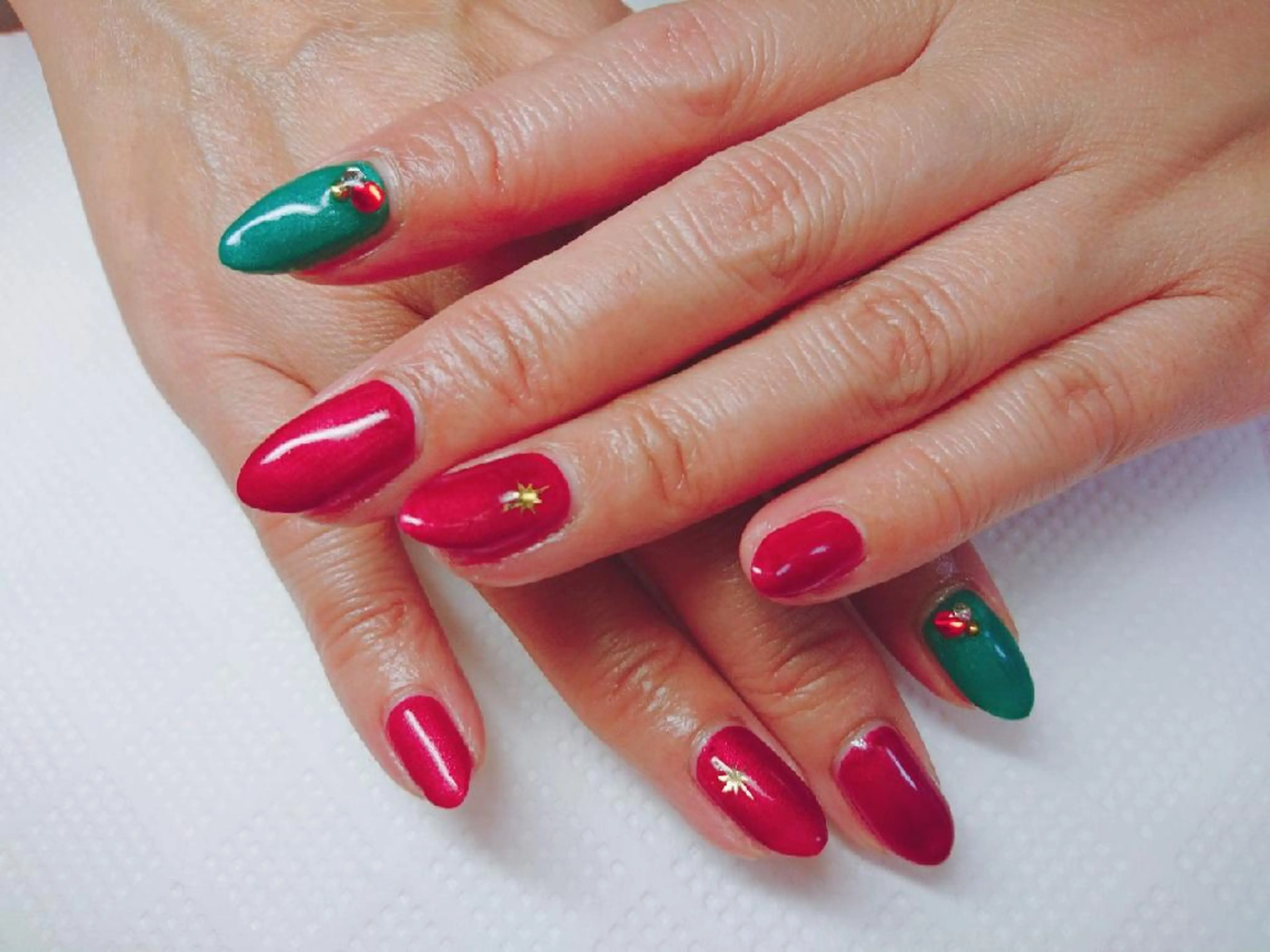 ネイル 冬ネイル クリスマス ハンドネイル ハンドケア プライベートサロン RosyLily所属・プライベートサロン Rosy Lilyのネイルデザイン