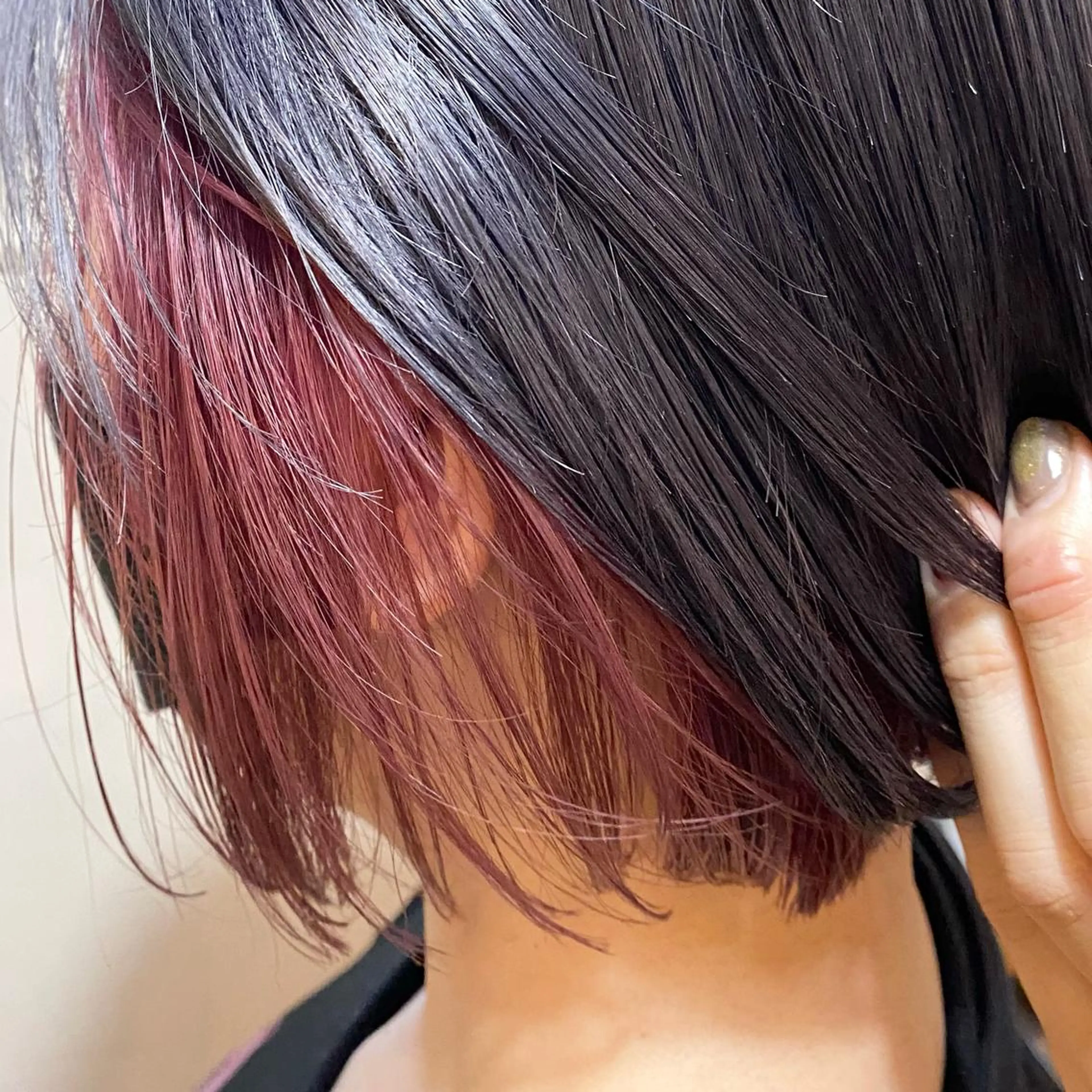 ショート カラー アッシュ アッシュグレー ブリーチ ピンクカラー パープルカラー カット ヘアカラー トリートメント BRITS 渡辺 菜々子のヘアスタイル