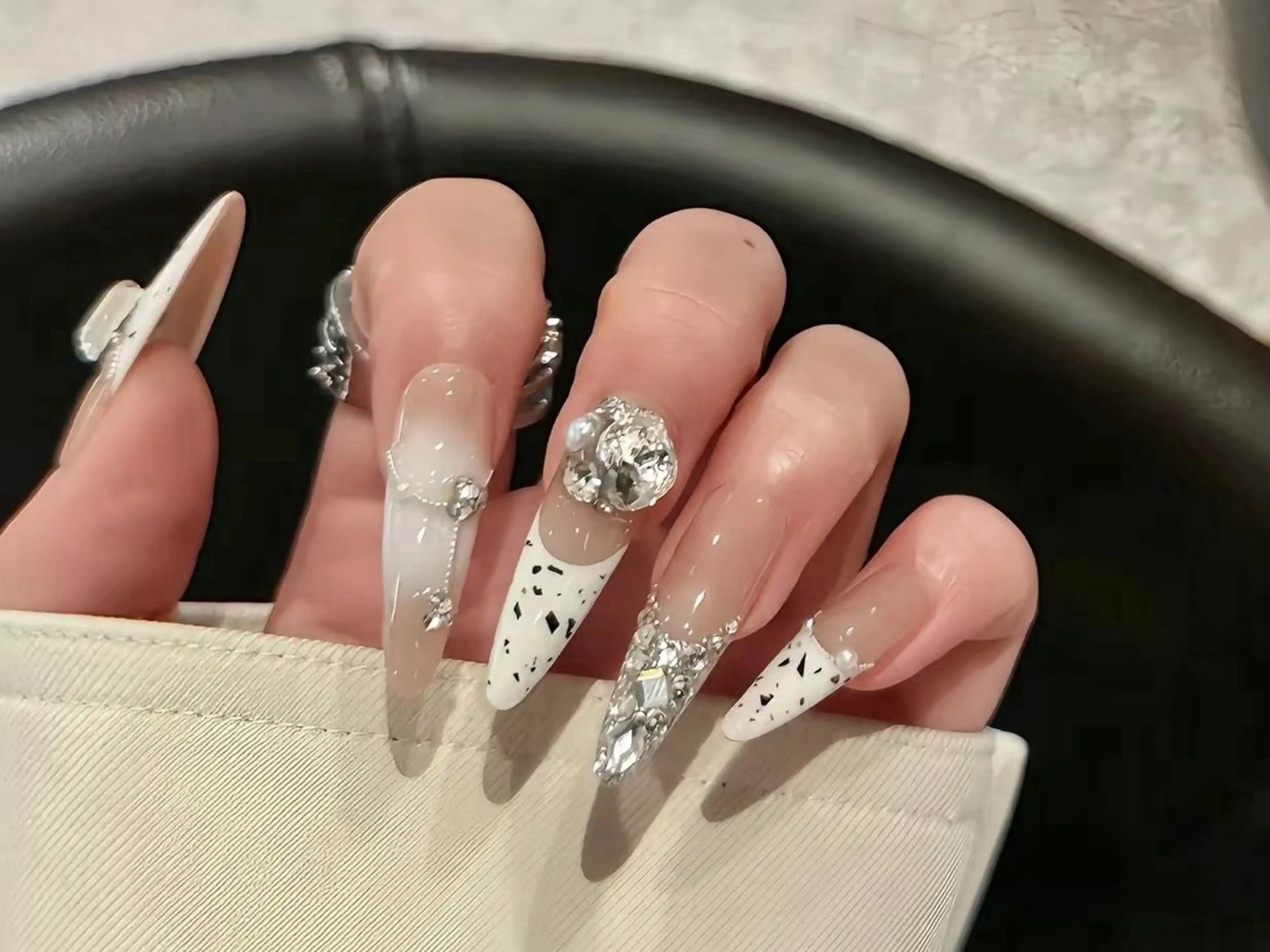 ネイル アートネイル チークネイル 長さ出し フットネイル ジェルネイル ハンドネイル ハンドケア ラッキーネイルサロン 西川口東口店のネイルデザイン