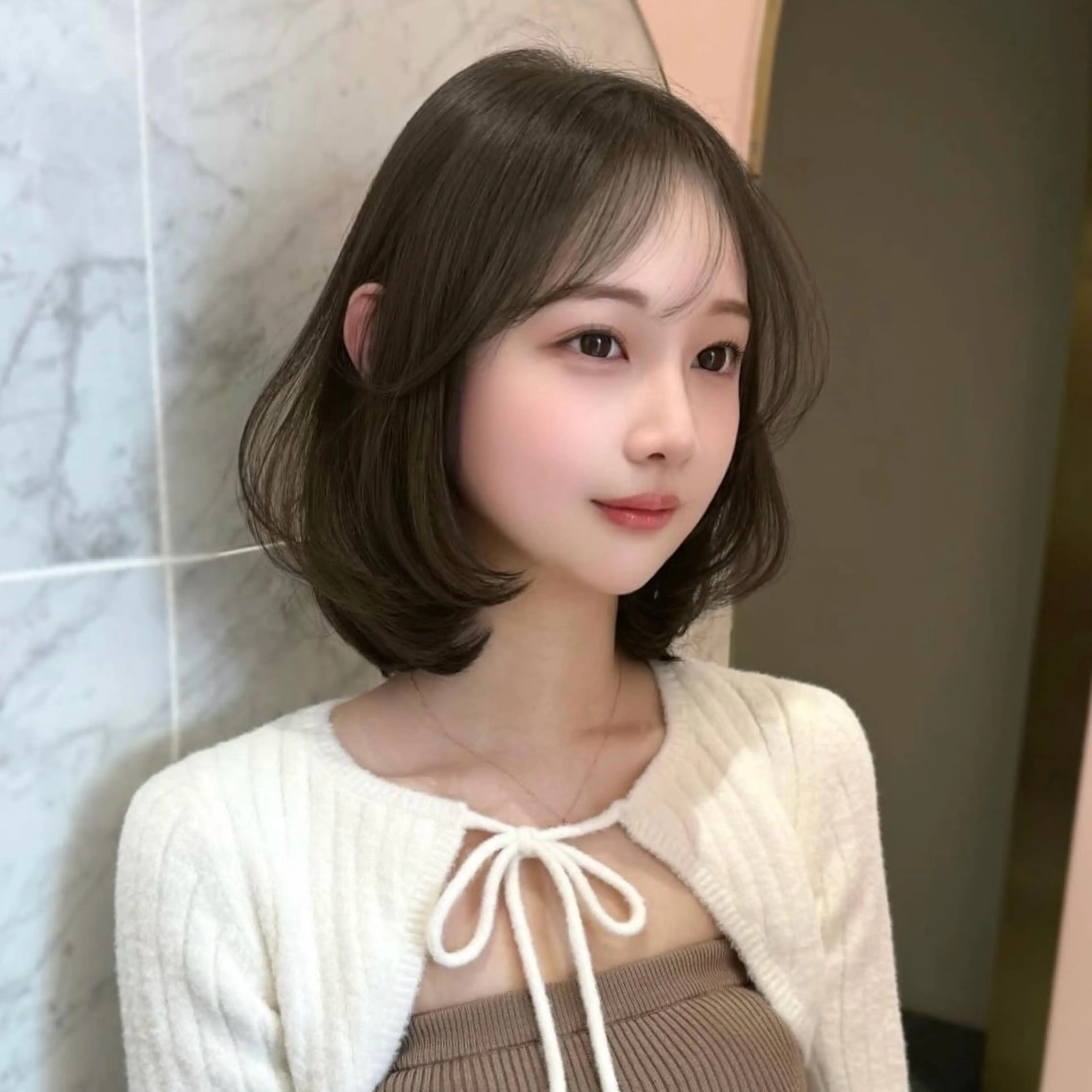 ミディアム カラー ボブレイヤー グレージュ オリーブカラー オリーブグレージュ オリーブグレー カット ヘアカラー トリートメント モテ韓国ヘア/ レイヤー🤍RIKAのヘアスタイル