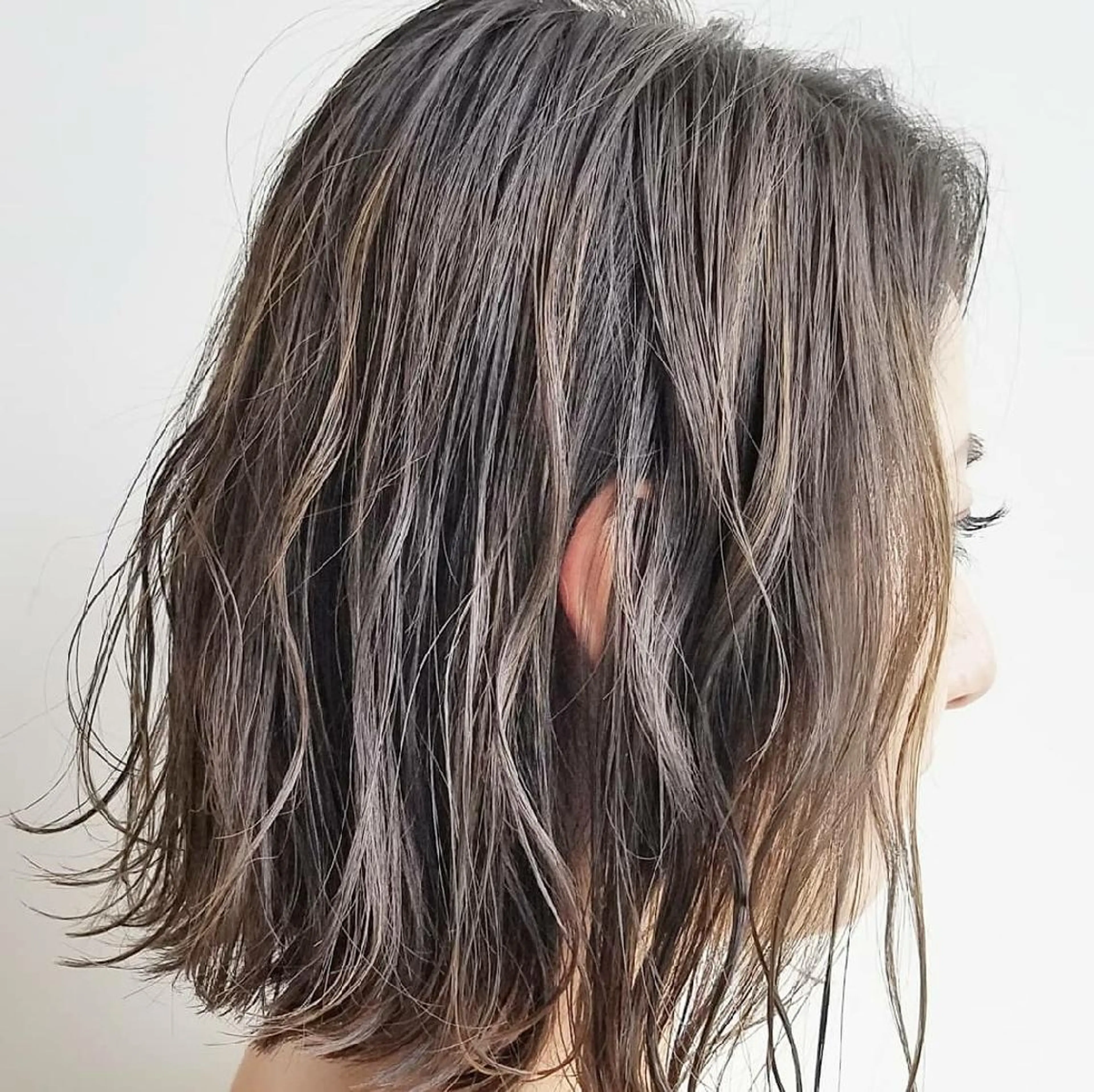 ミディアム カラー パーマ グレージュ ハイライトカラー ハイライト iplus✴ まつげ、眉毛、耳つぼのマツエク・マツパデザイン