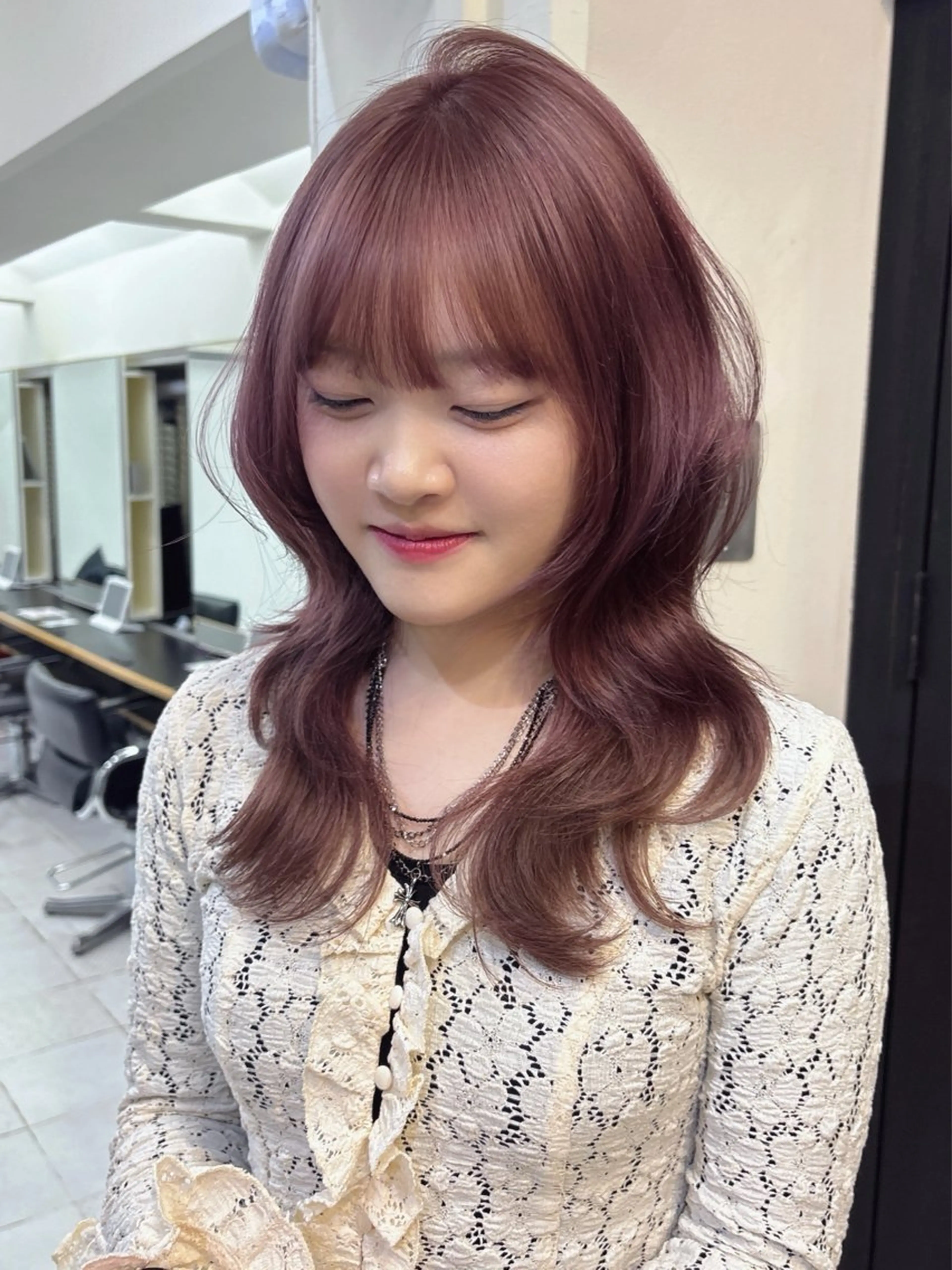 セミロング 韓国風ヘア レイヤーカット Airi 韓国y2k レイヤーカットのヘアスタイル