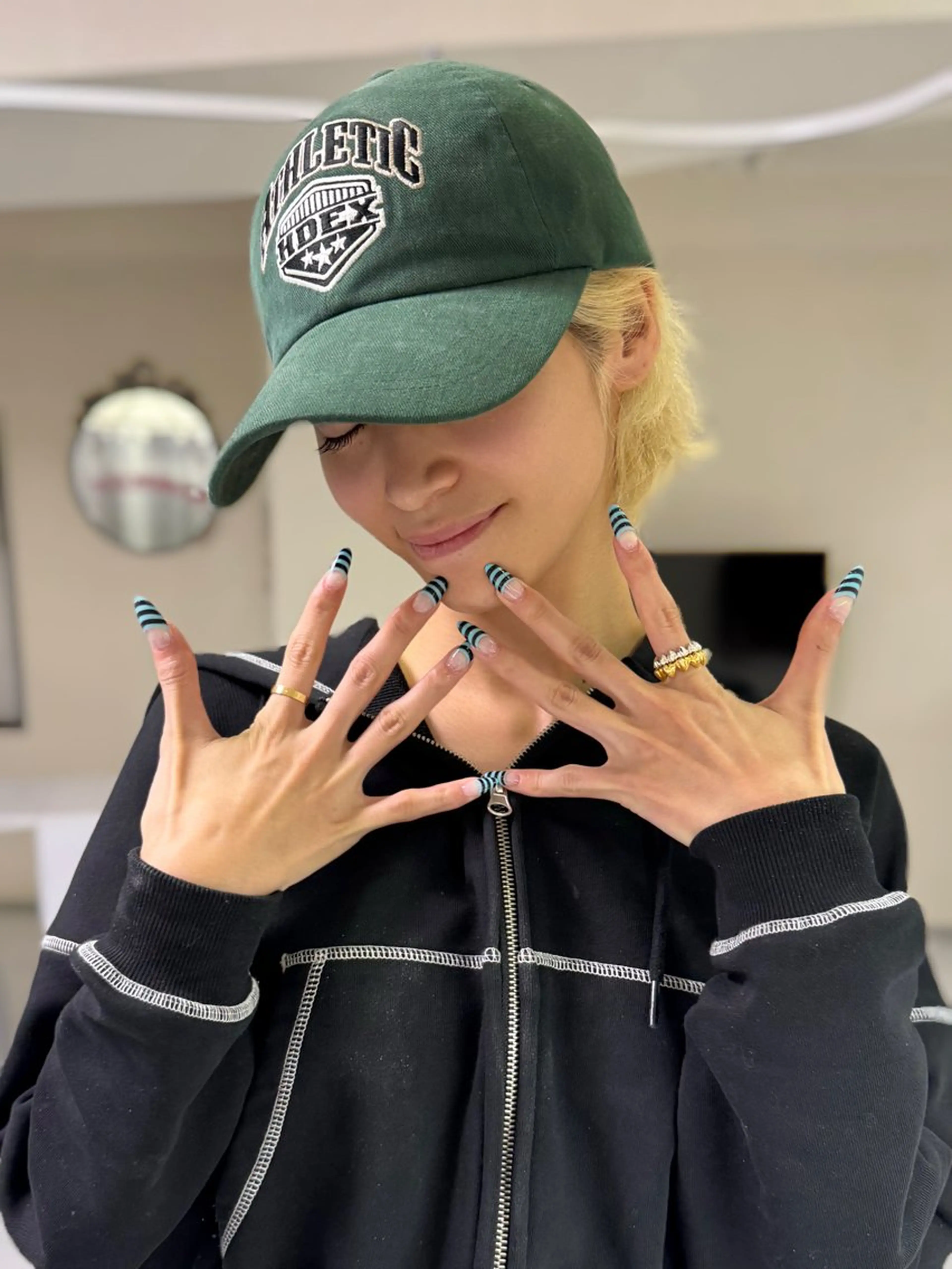 ネイル ハンドネイル VIERU 🌈🎀💖のネイルデザイン