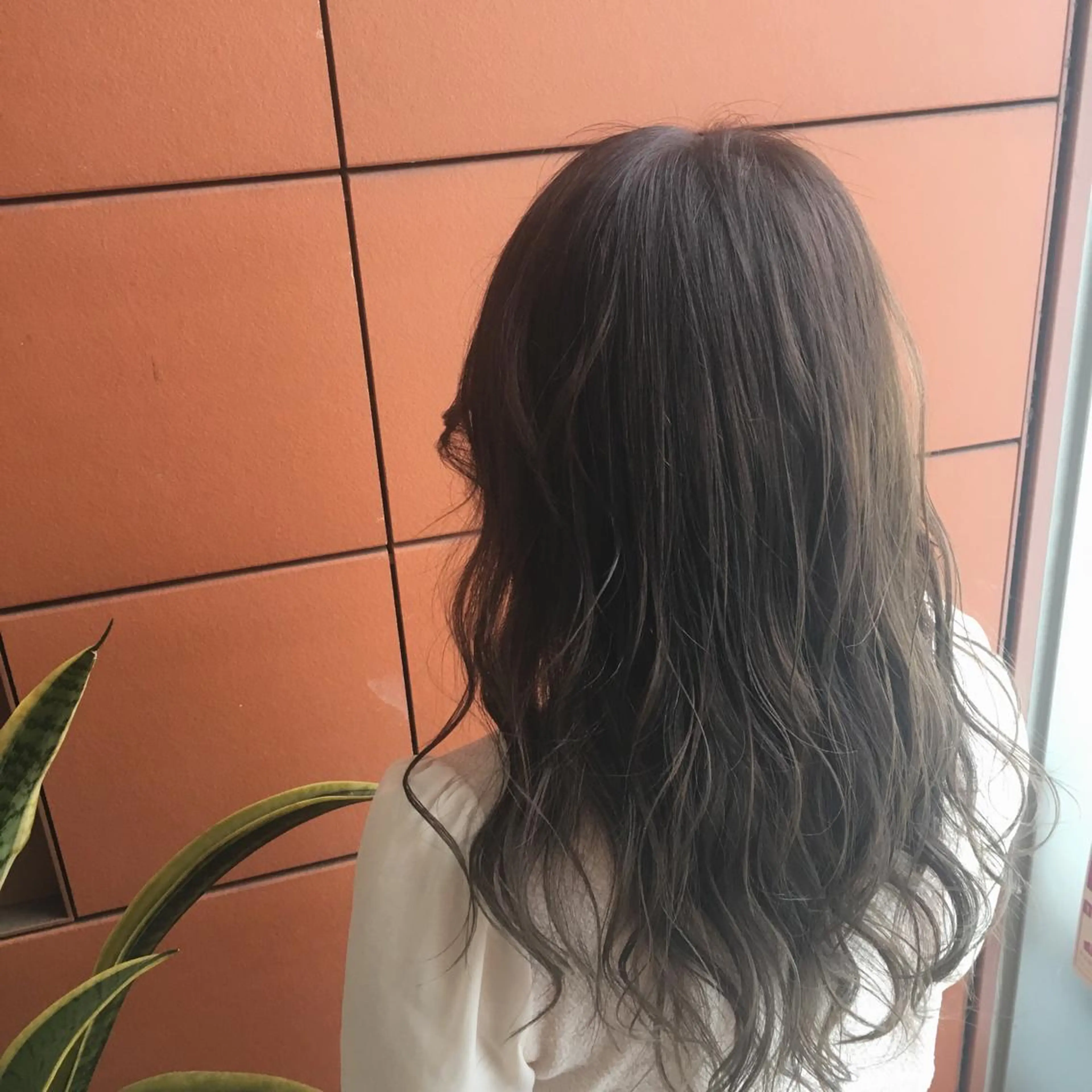 ロング カラー ベージュカラー ハイライトカラー ハイライト Minori【ミノリ】所属・井手 孔介のヘアスタイル