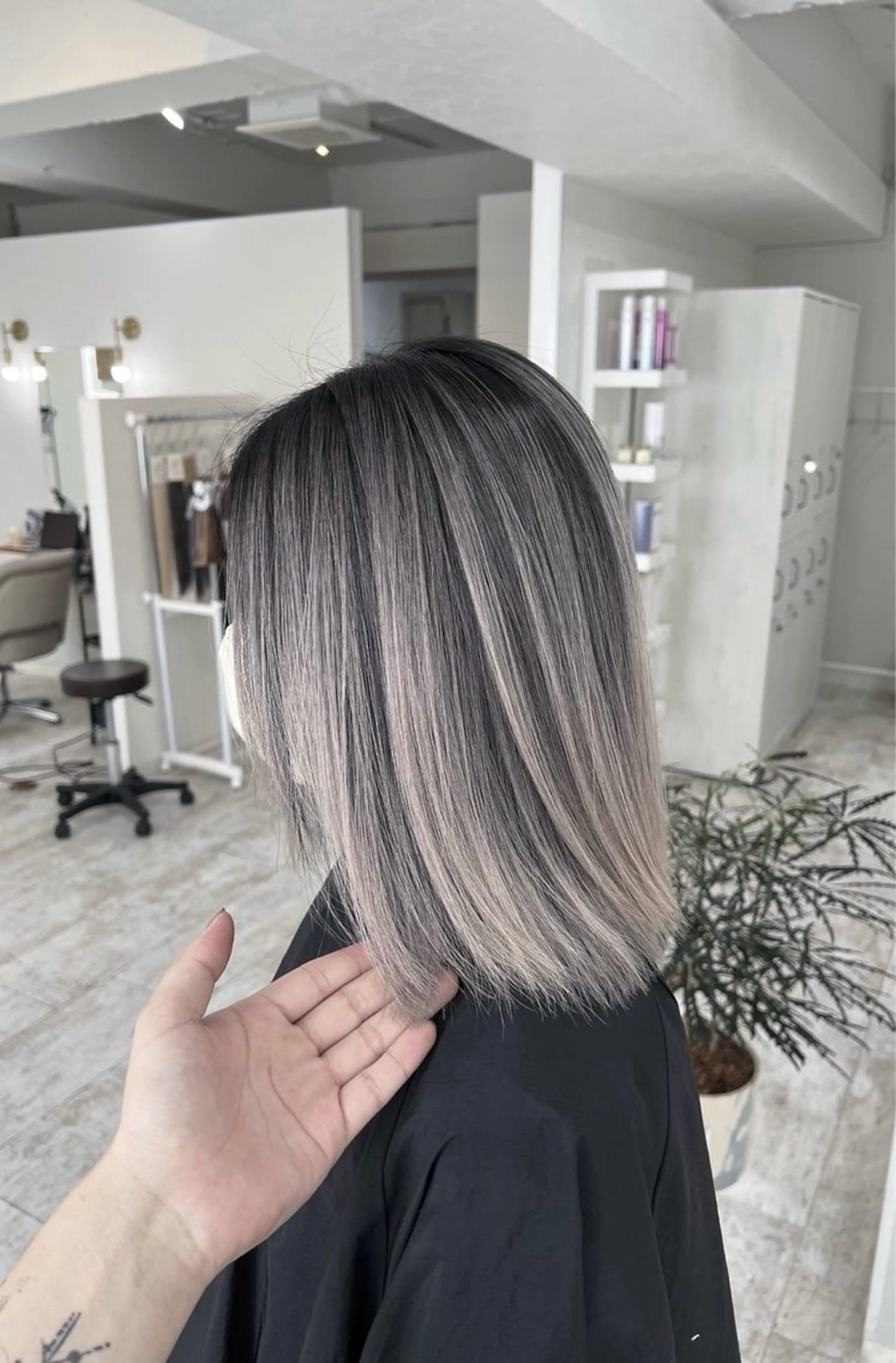 ミディアム カラー バレイヤージュ グレージュ レイヤーカット ヘアカラー トリートメント ROBIN所属・指名数No.1 /NAOYAのヘアスタイル