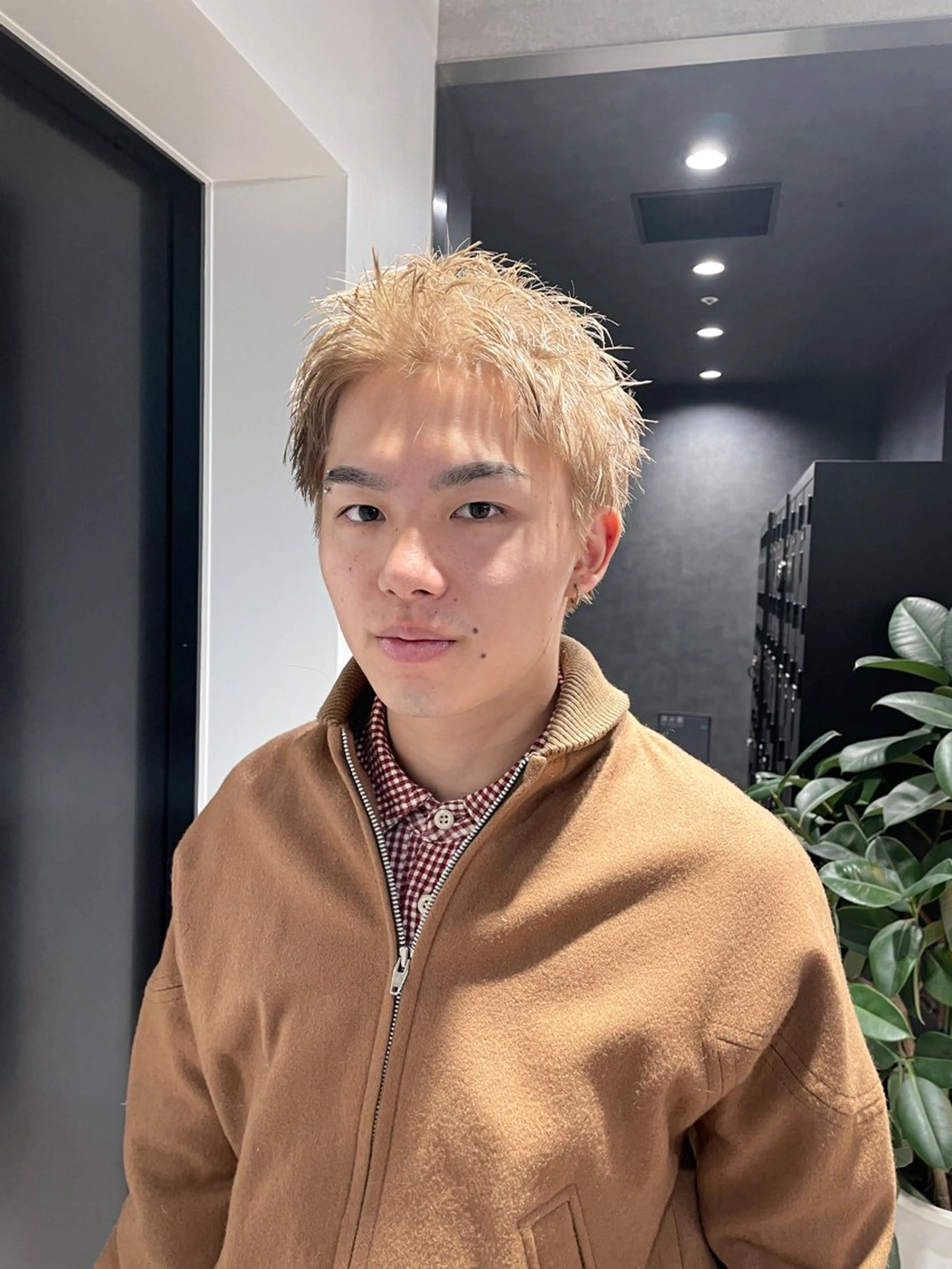 ショート カラー メンズ ベージュカラー カット ヘアカラー 垢抜けハイトーン☀／ 笑顔の美容師／しゅんのヘアスタイル