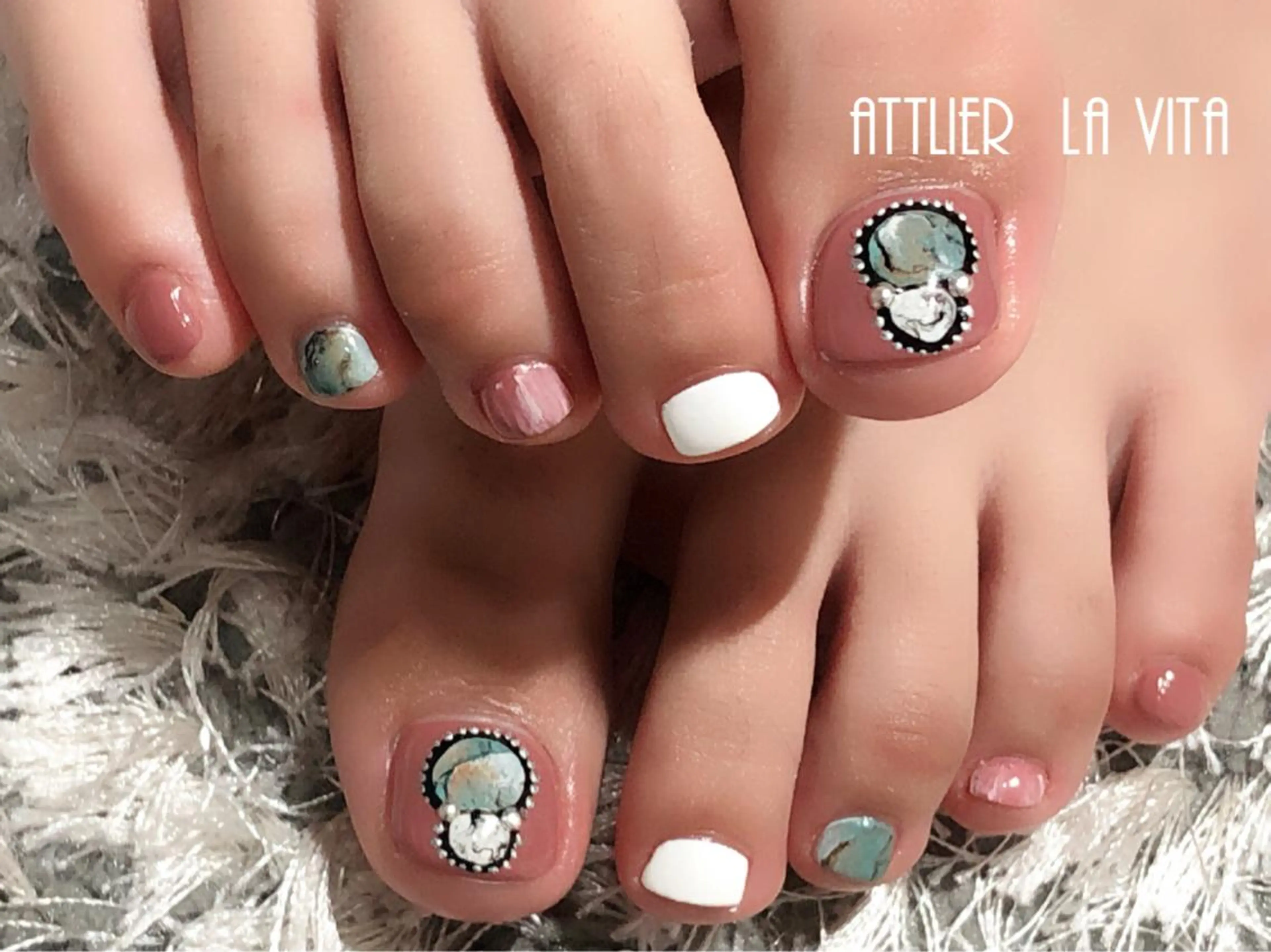 ネイル ストーンネイル atelier la vita所属・lavita. mimuraのネイルデザイン