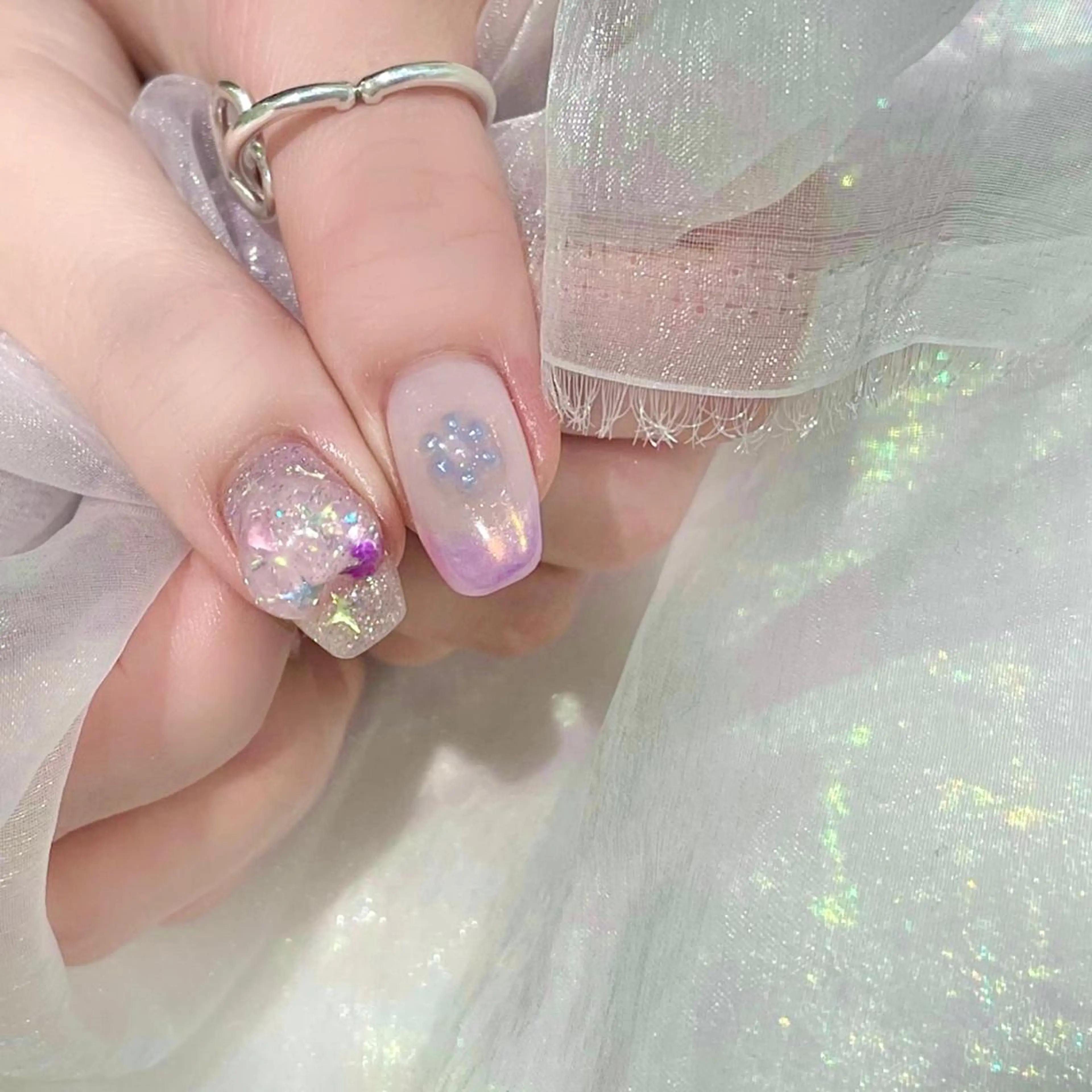 ネイル オーロラネイル クリアネイル フレンチネイル ハート ホログラムネイル ハンドネイル Kanon 🤍のネイルデザイン