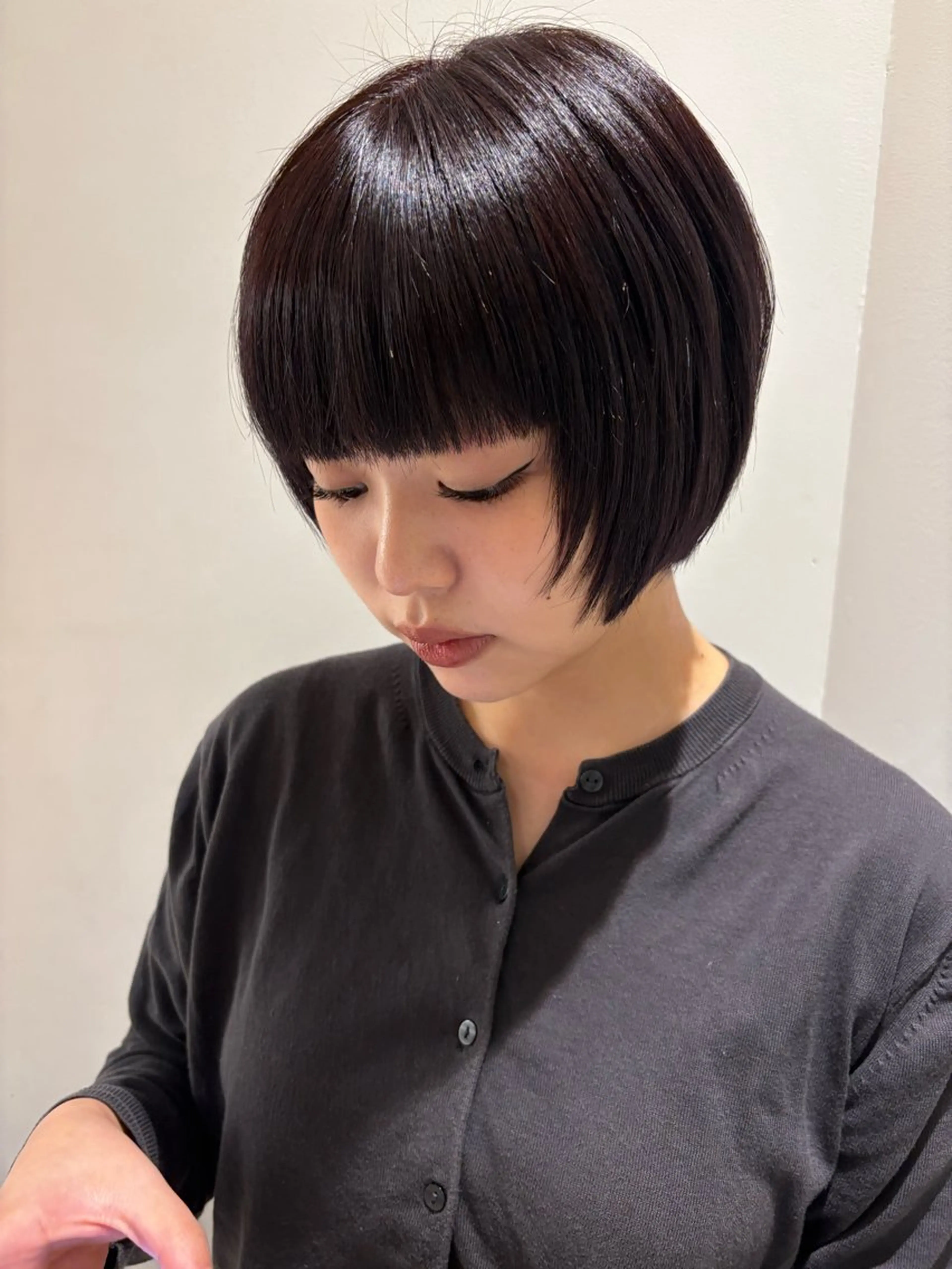 ショート カラー ブラウンカラー 透明感カラー パープルカラー パープルブラウン ヘアカラー トリートメント 桃崎 晏地のヘアスタイル