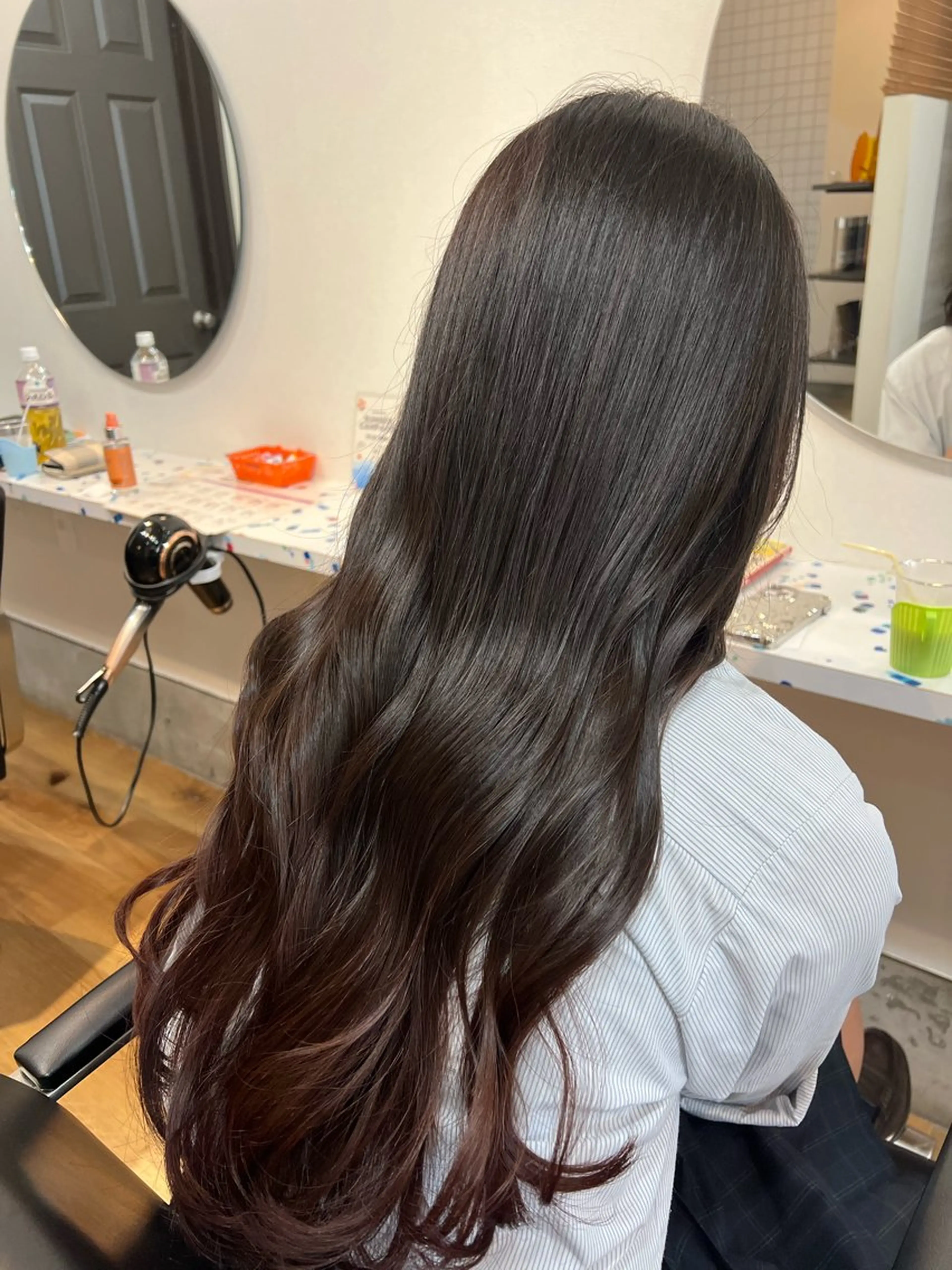 カラー ブラウンカラー グラデーションカラー ピンクカラー イシイ ハルナ 🤍のヘアスタイル