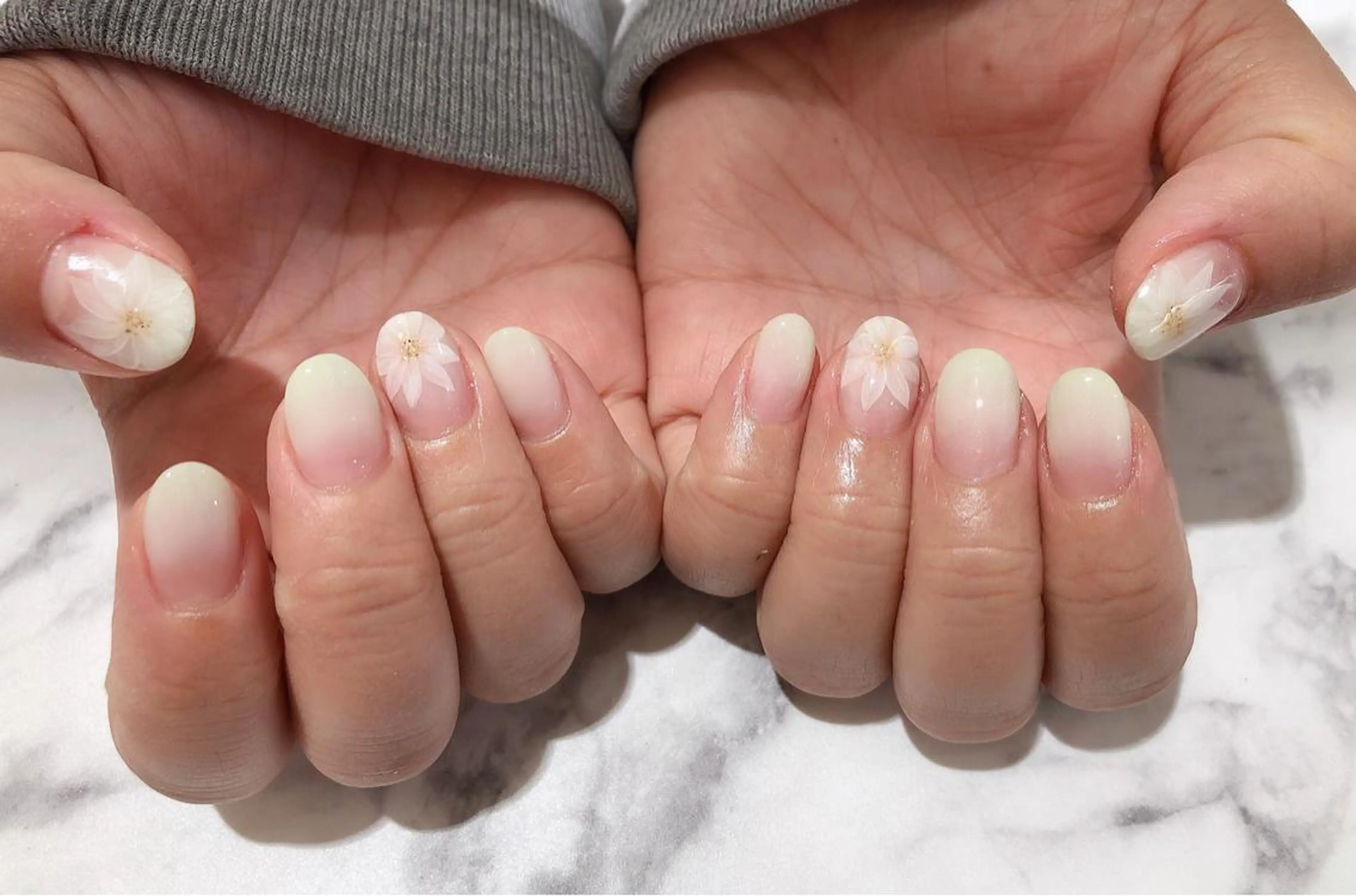 ネイル グラデーション シンプルネイル ハンドネイル ハンドケア Nailsalon Eve（イヴ）のネイルデザイン