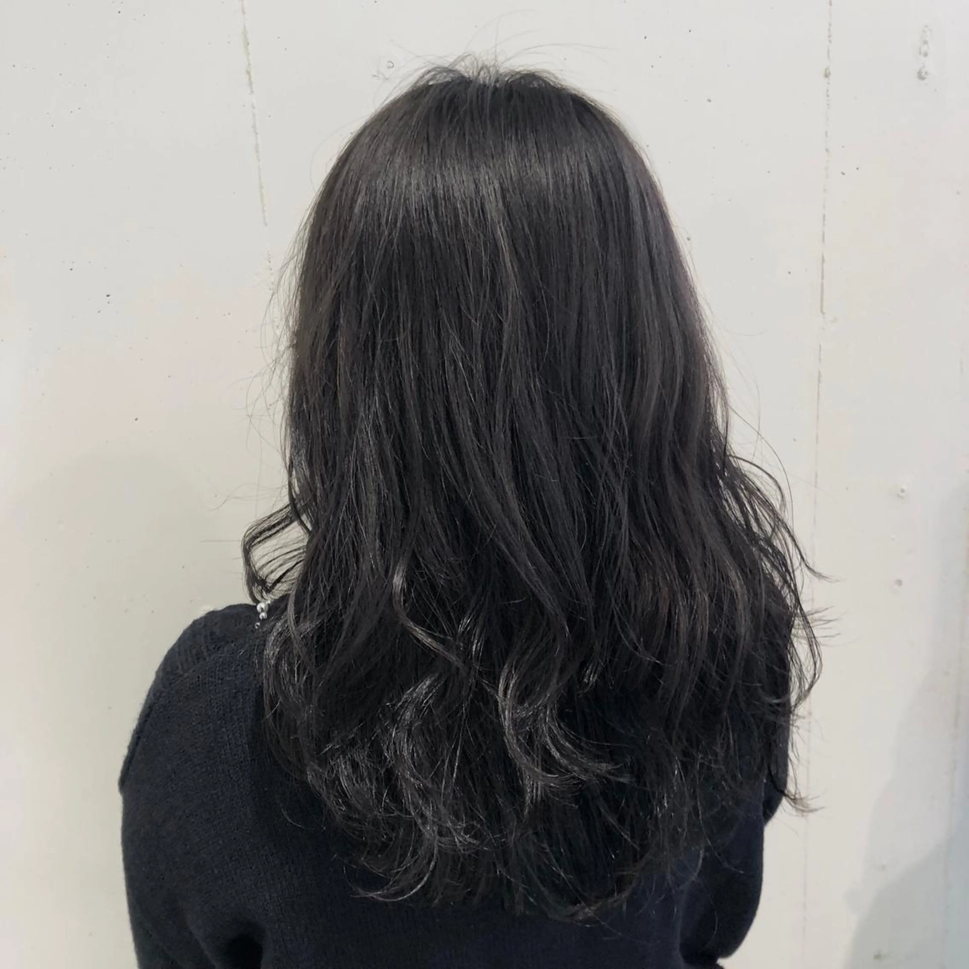 ミディアム カラー パーマ ヘアアレンジ メンズ メンズブリーチ メンズハイライト ブリーチ 透明感カラー グラデーションカラー カット ヘアカラー トリートメント ヘッドスパ 【ツヤ髪美容師】 ツダケイスケのヘアスタイル