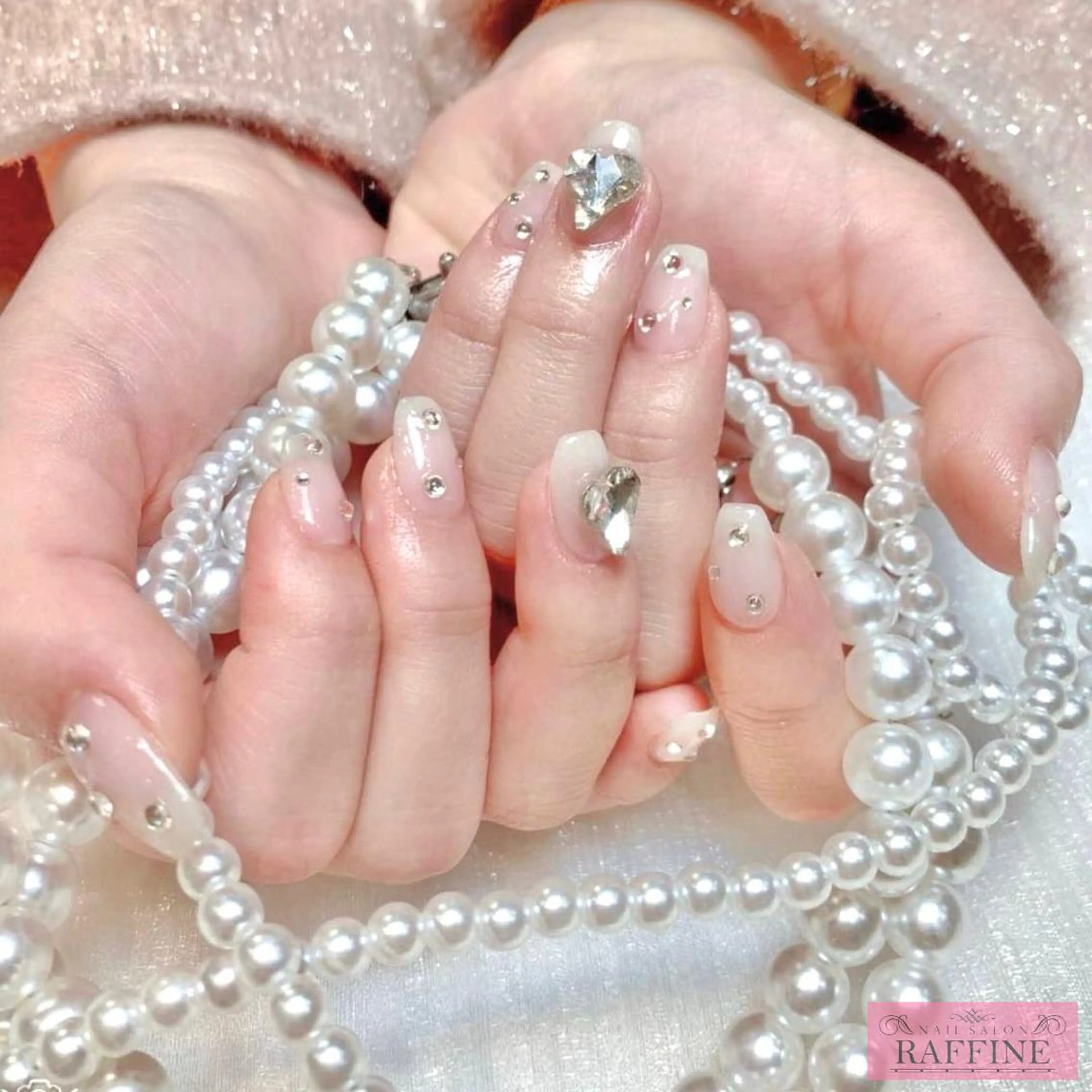 ネイル RAFFINE 月🦋🩵のネイルデザイン