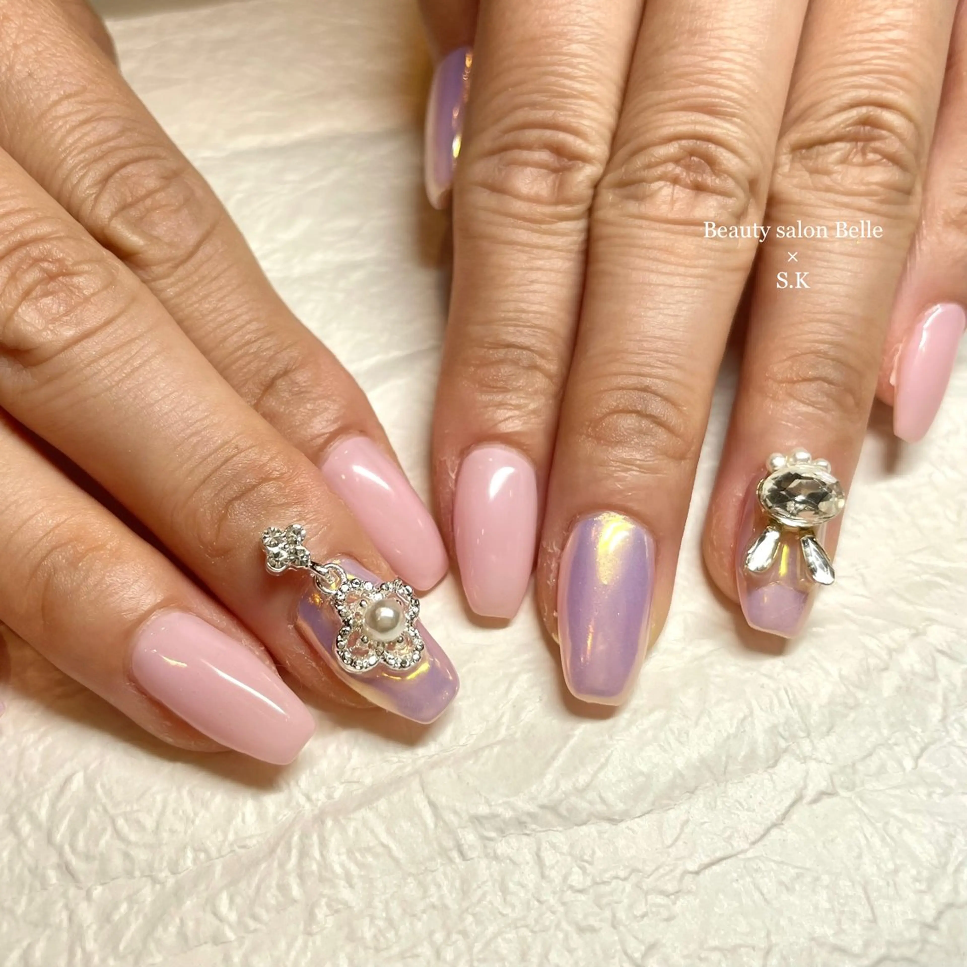 ネイル ミラーネイル ワンカラーネイル ラヴィアンローズ所属・S. kurumiのネイルデザイン