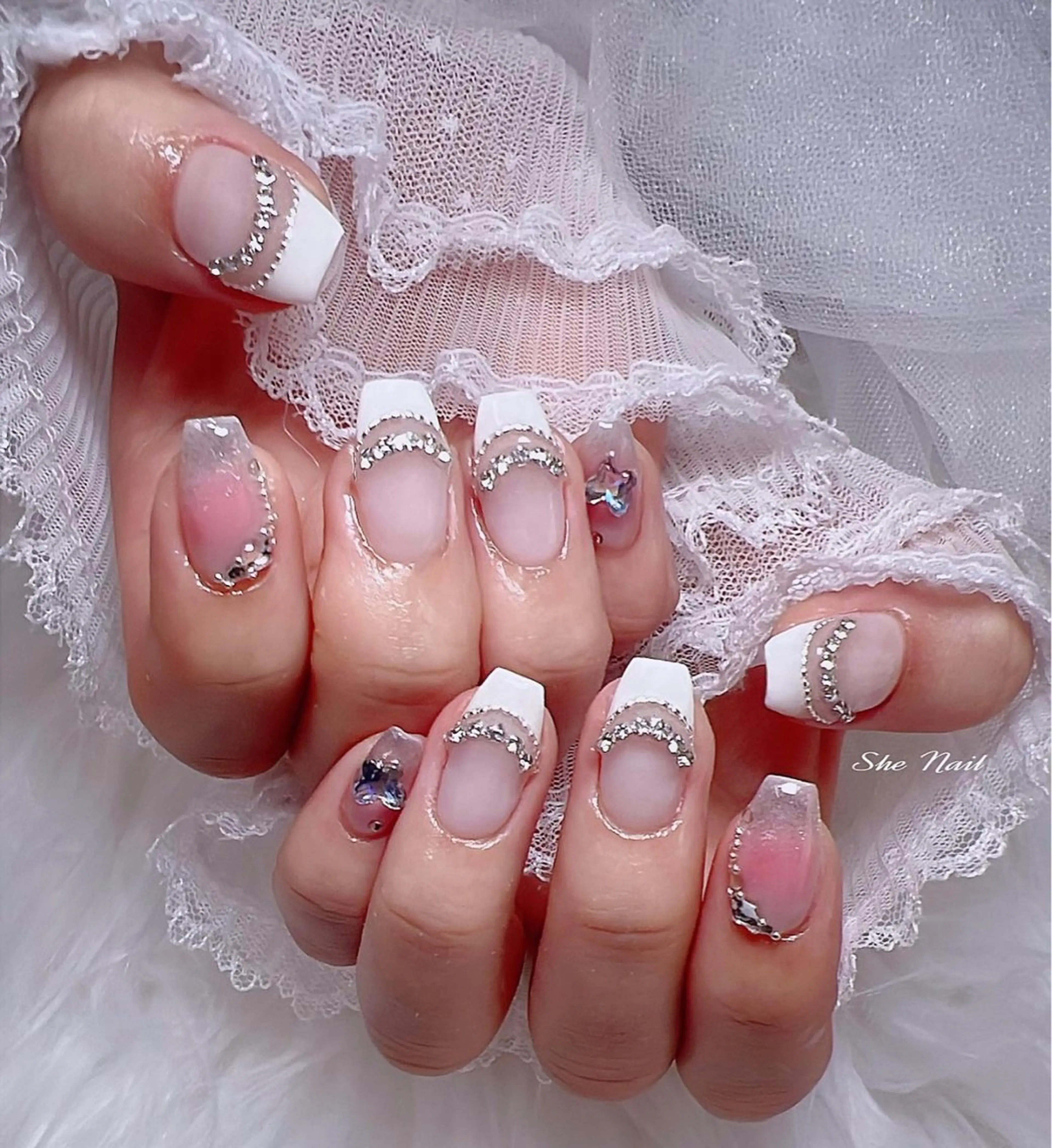 ネイル チークネイル 長さ出し フレンチネイル ガラスフレンチ キラキラネイル She   Nail所属・ISA_ BELLAのネイルデザイン
