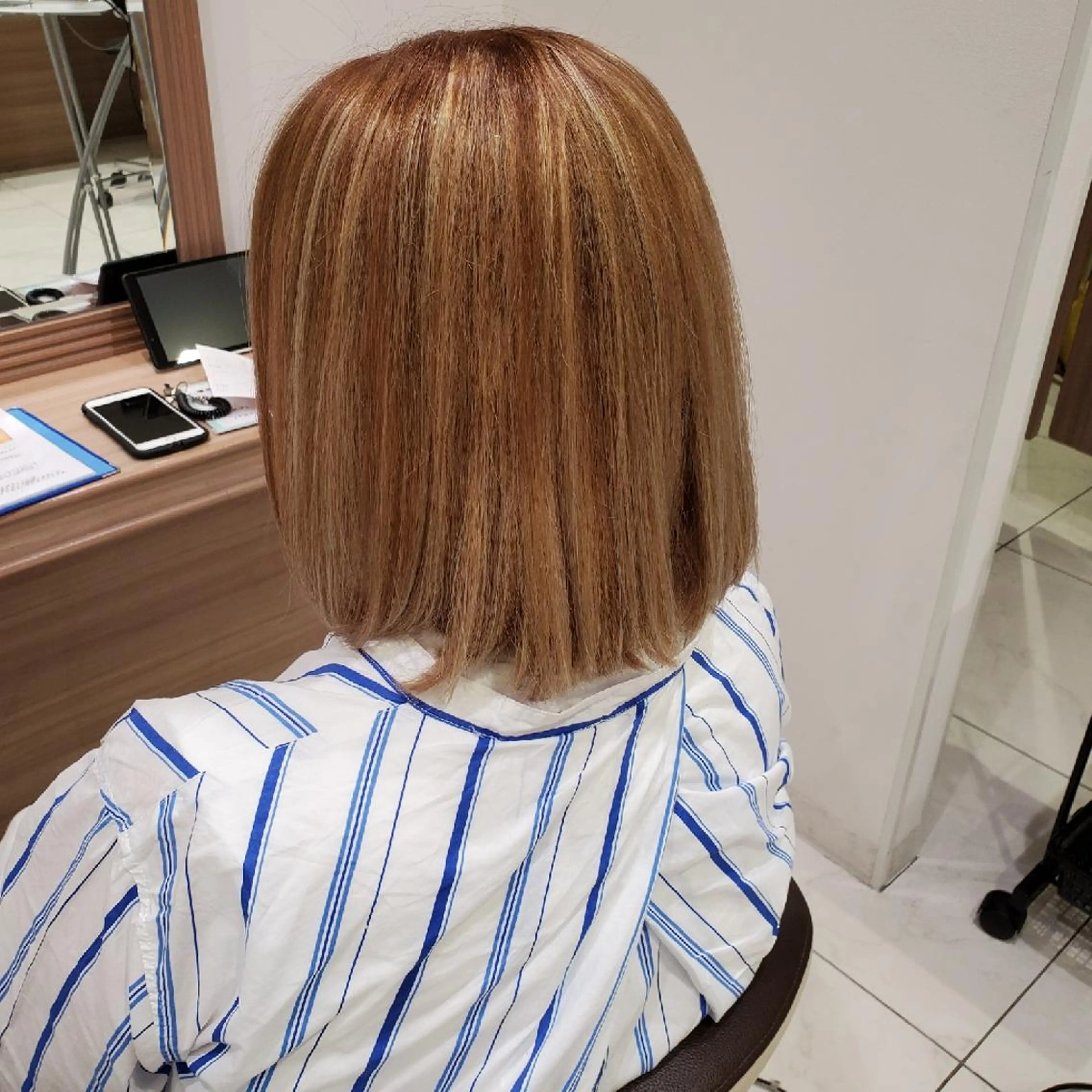 ミディアム カラー アッシュ ベージュカラー ブリーチ ハイライトカラー イルミナカラー 中村 和貴のヘアスタイル