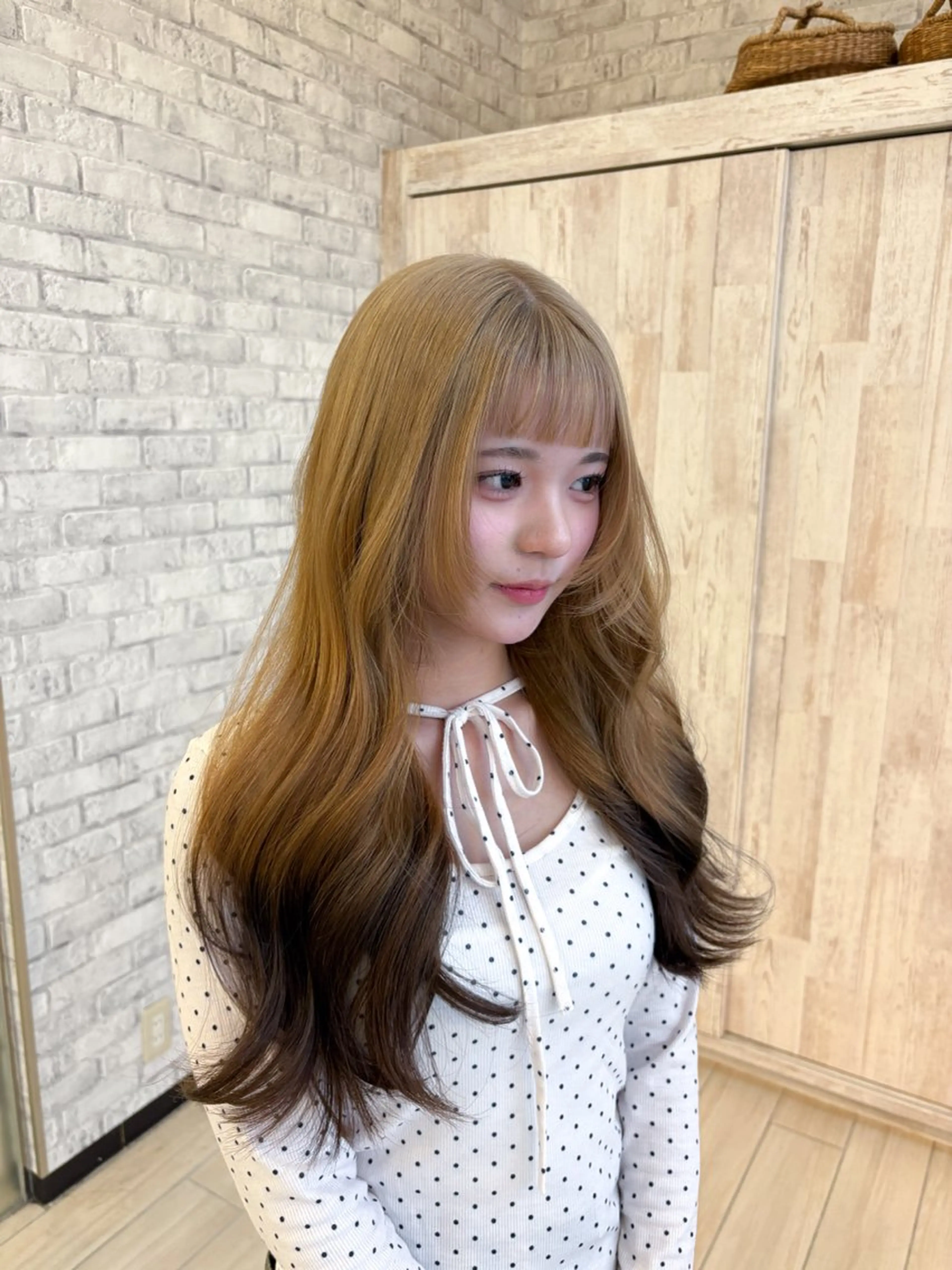 ロング カラー ブリーチ ロング カット ヘアカラー トリートメント ハイトーン/ブリーチ 🤍足立里湖のヘアスタイル