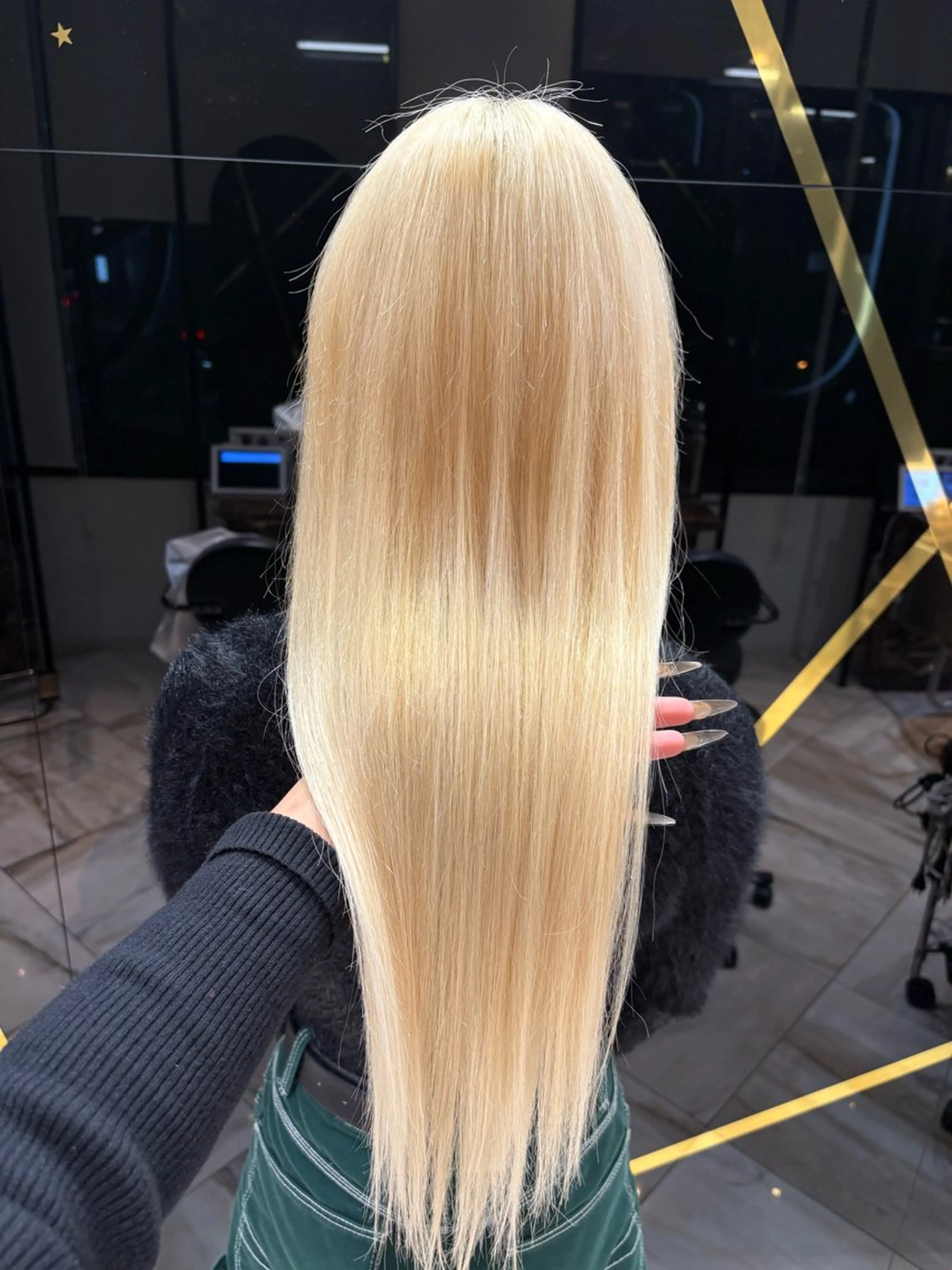 ロング カラー ブリーチ 抜きっぱなしブロンド ブロンド エクステ ヘアカラー エクステ 大阪 梅田/ ハイトーン/エクステのヘアスタイル