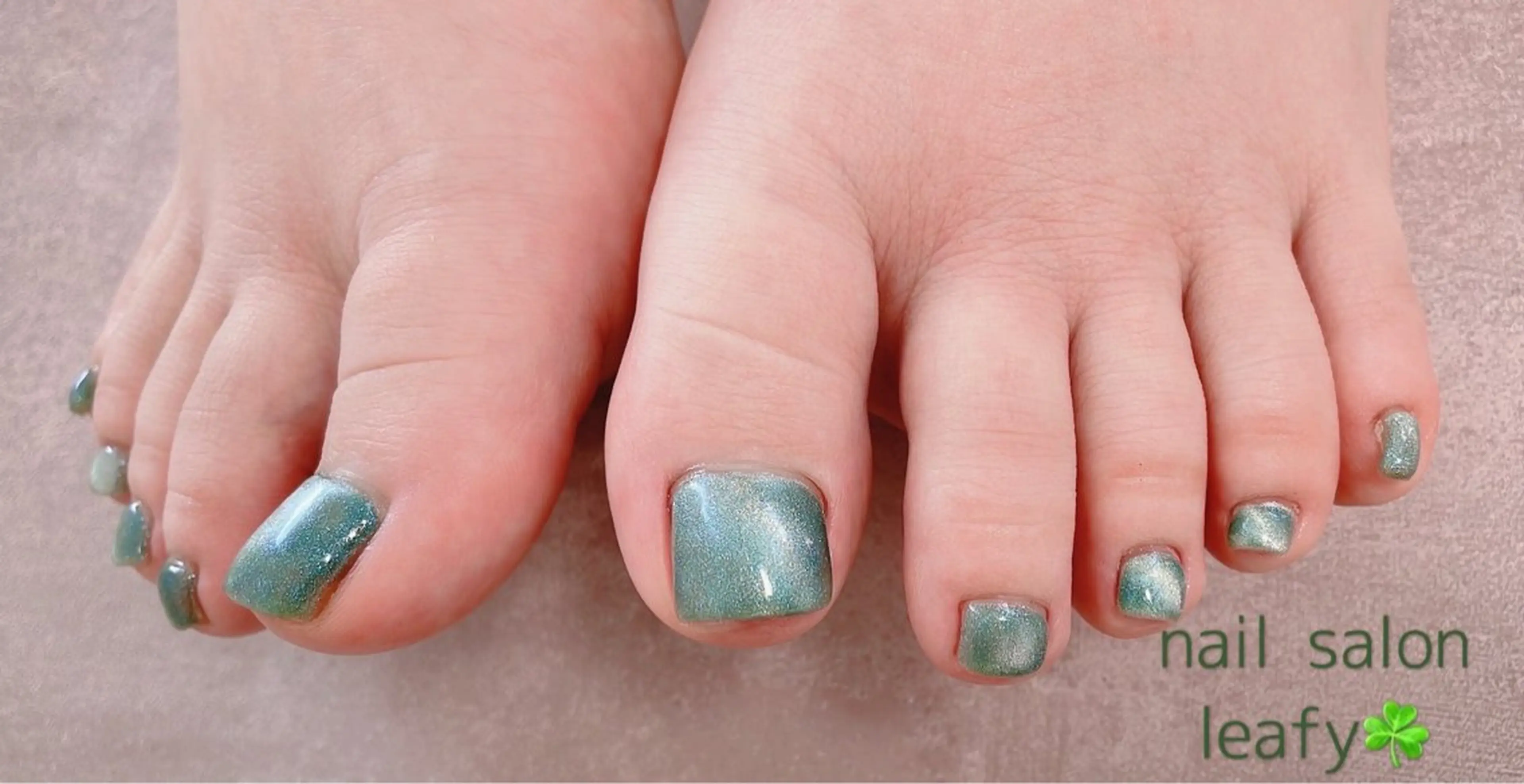 ネイル フットネイル グリーン マグネットネイル ワンカラーネイル ネイルサロン leafyのネイルデザイン