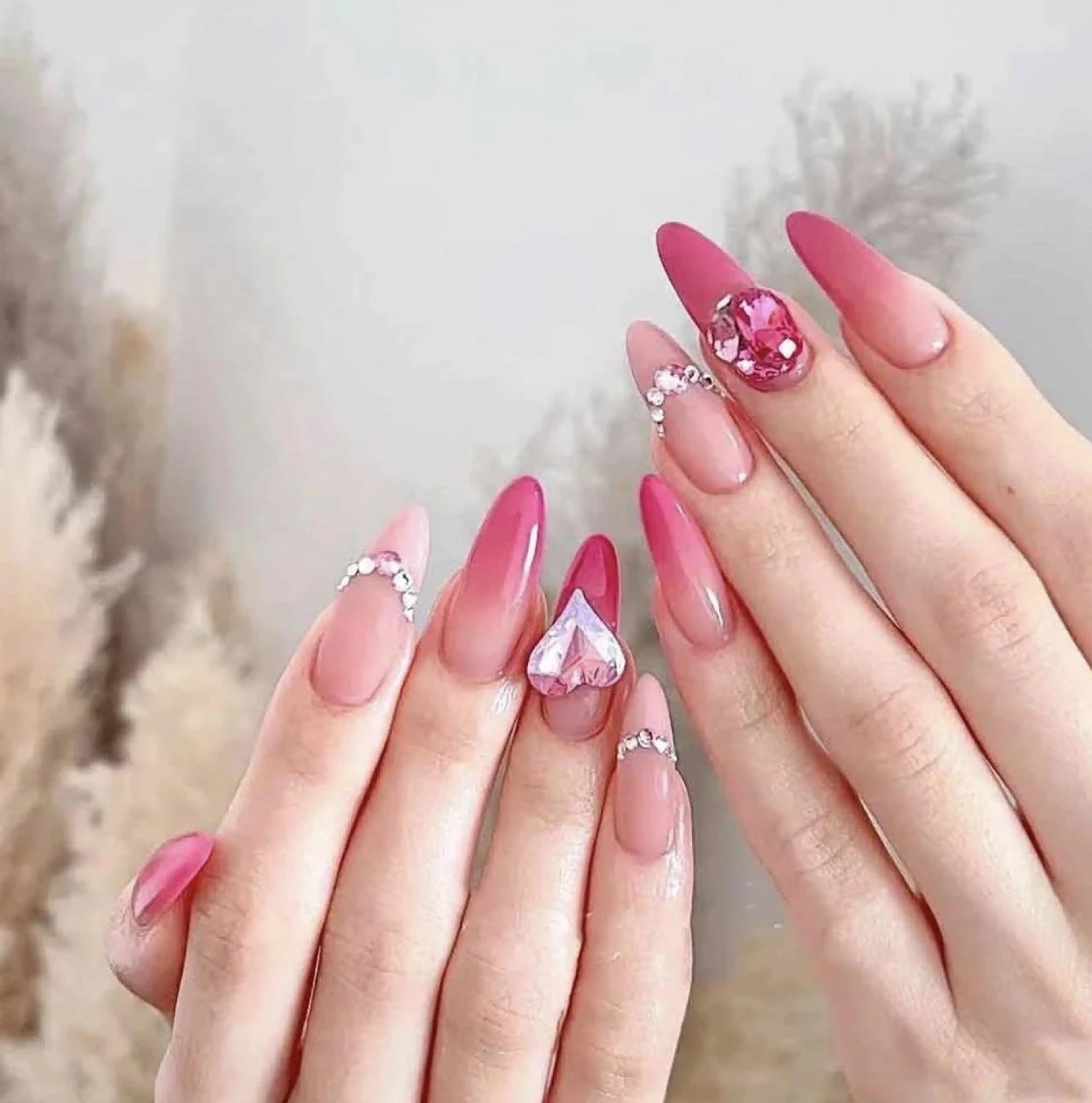 ネイル アートネイル 長さ出し ネイルチップ Queens ゲンのネイルデザイン