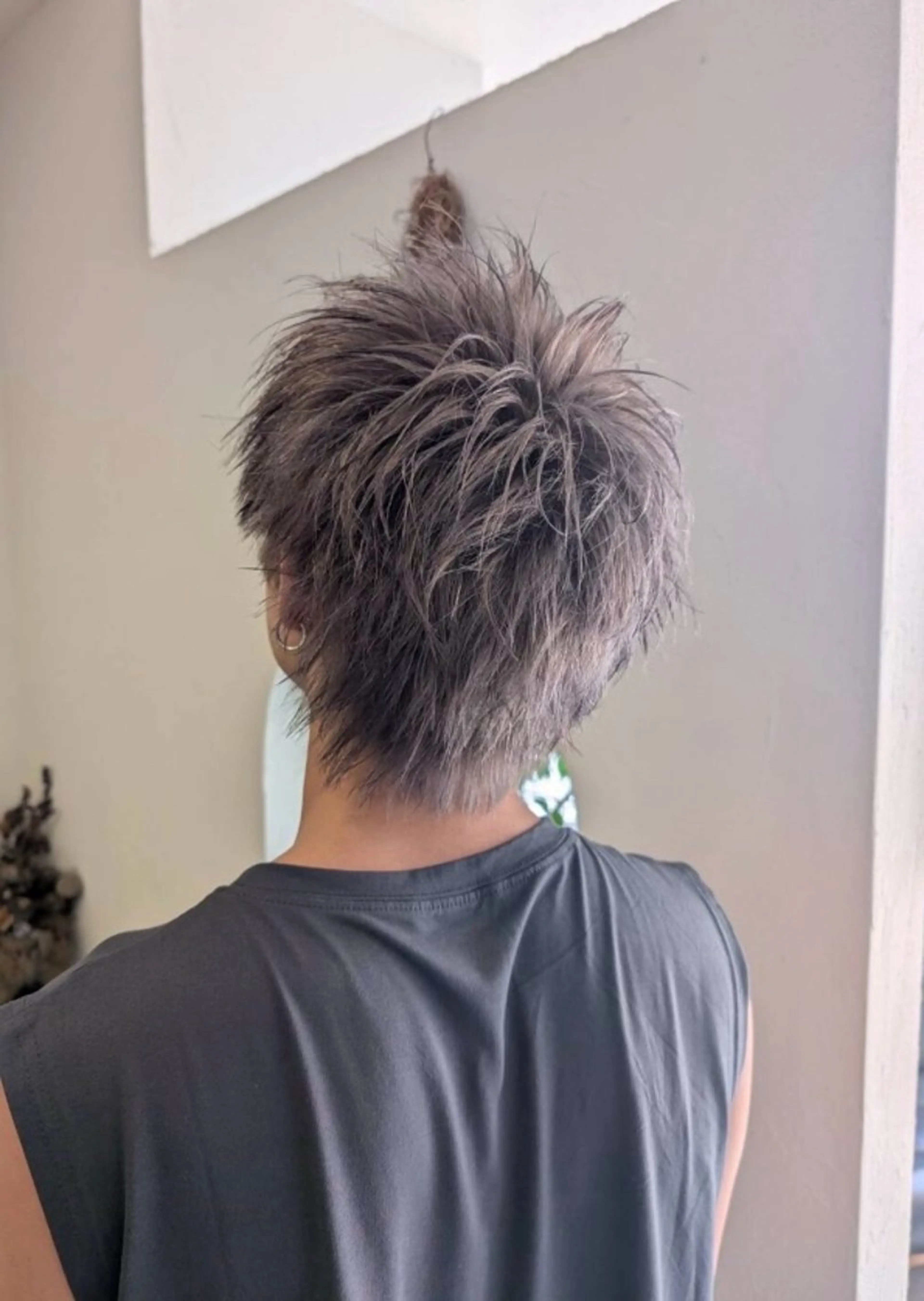 はしもとひより/ 艶カラー/ストレートのヘアスタイル