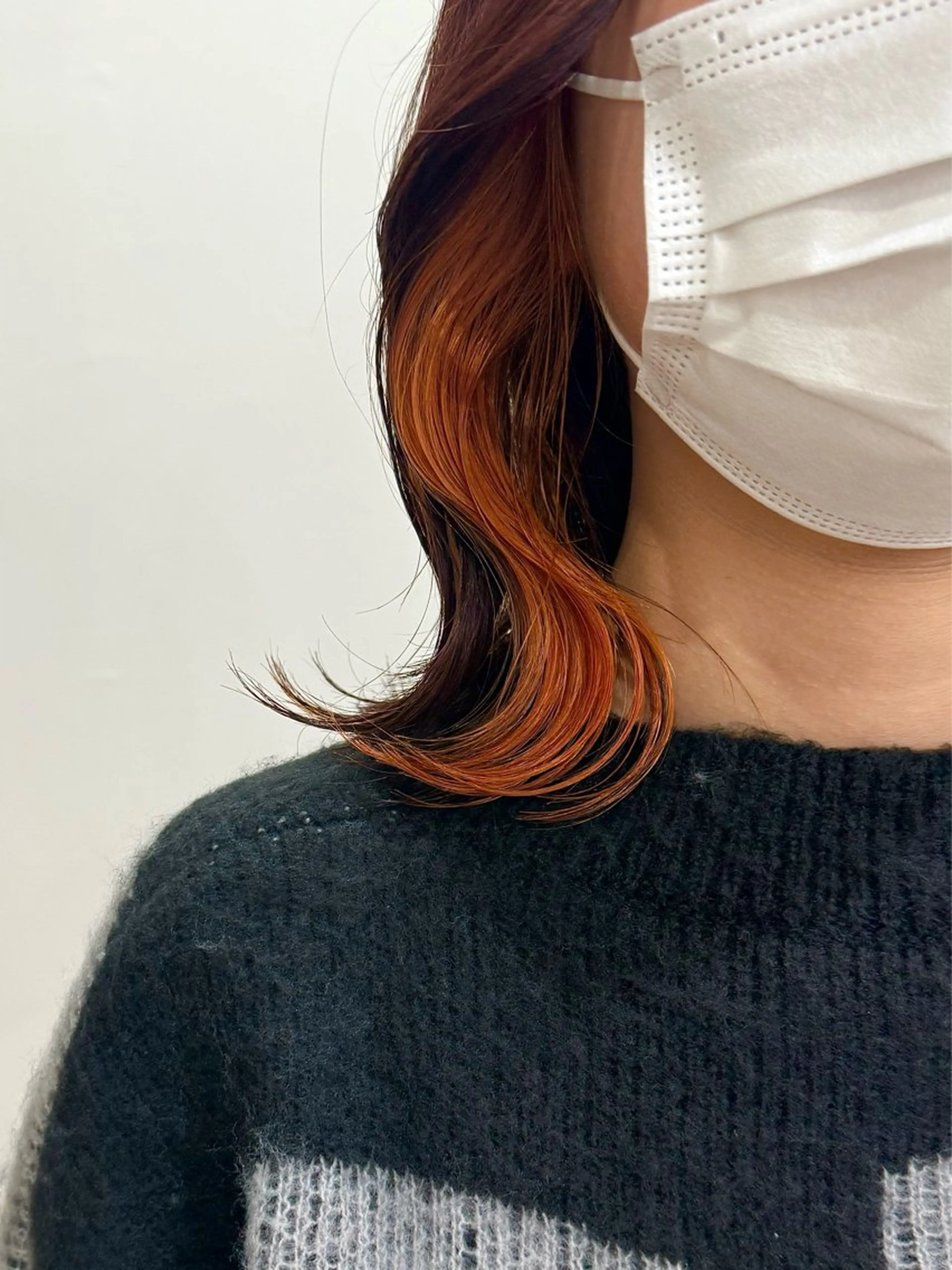 ミディアム カラー ブリーチ オレンジ ヘアカラー トリートメント 切りっぱなしボブ/ ブリーチカラー/大塚のヘアスタイル