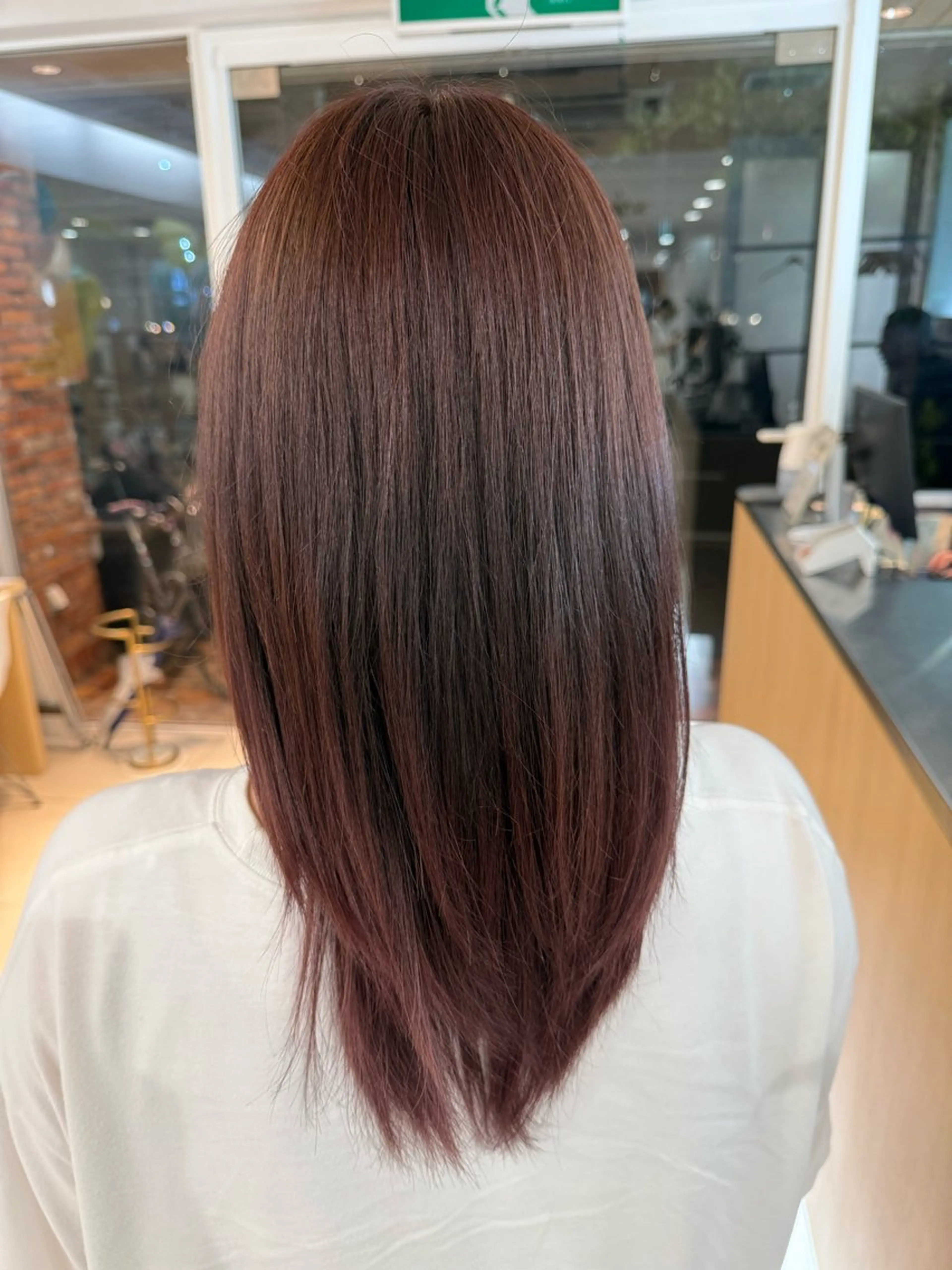 ミディアム カット ヘアカラー ツチダ ヒナのヘアスタイル