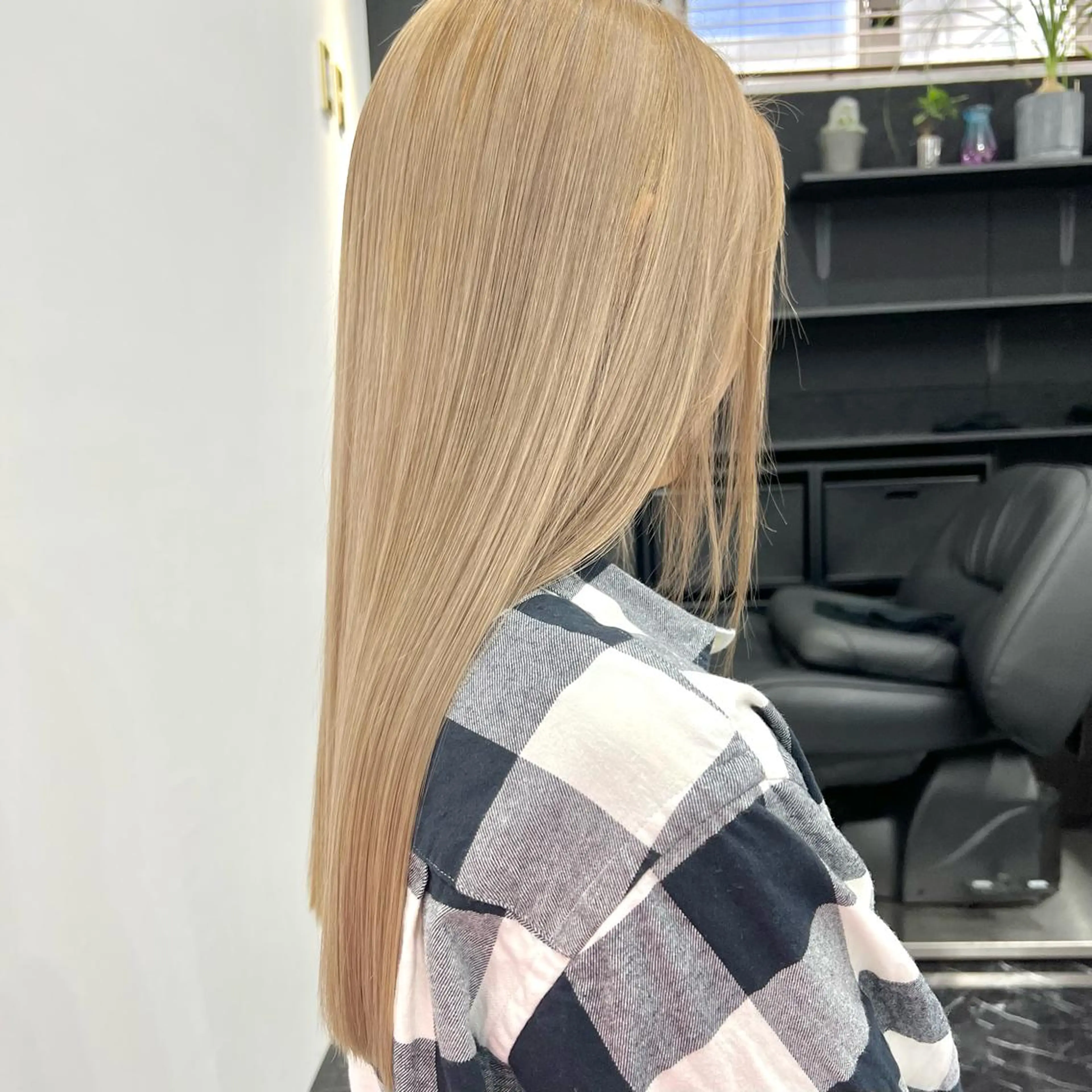 セミロング カラー ブリーチ ハイトーンカラー ChuDuck所属・🐮ChuDuck 代表　SHOTA🐮のヘアスタイル