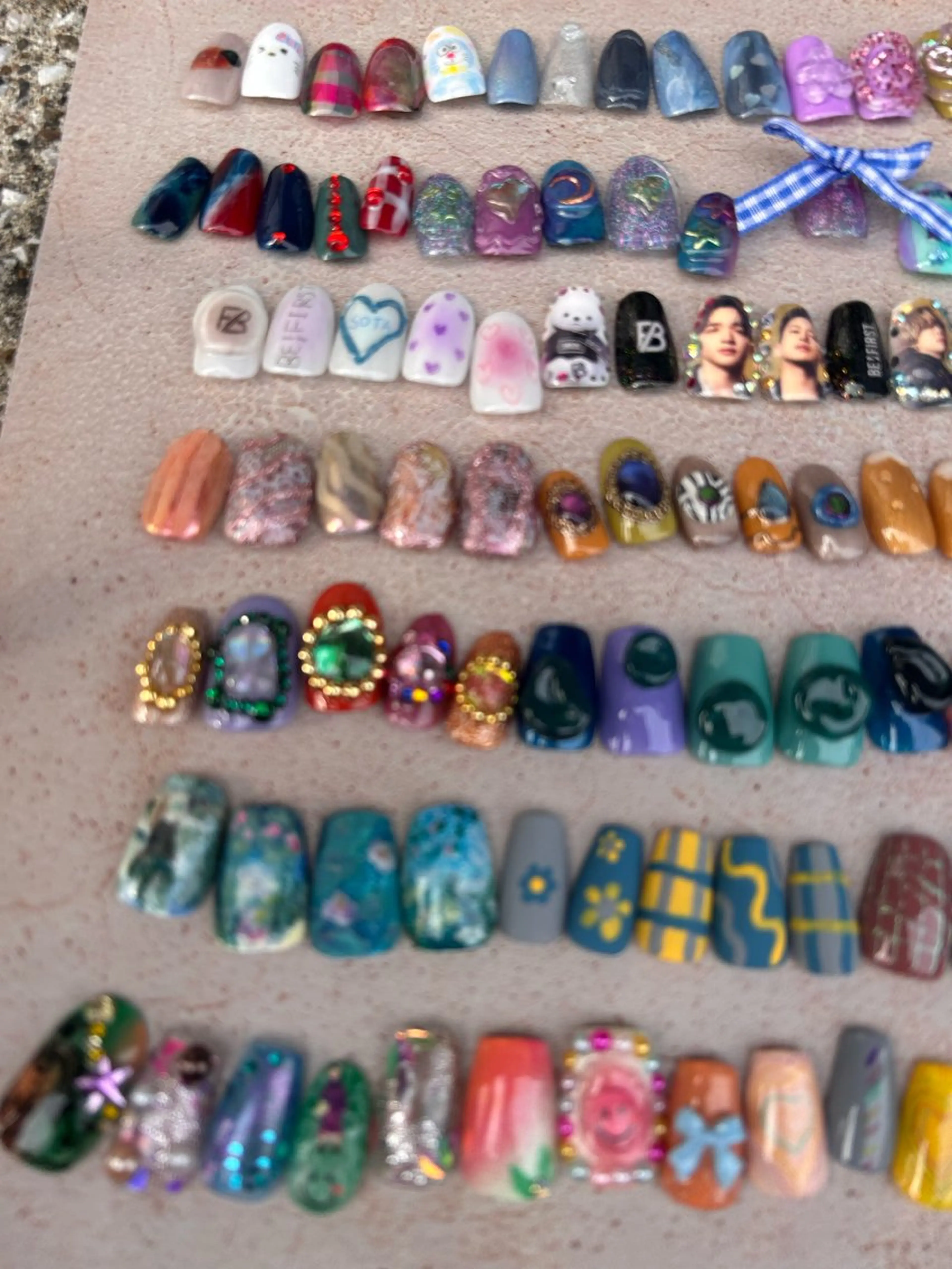 ネイル NANAE ネイル🌈虹のネイルデザイン