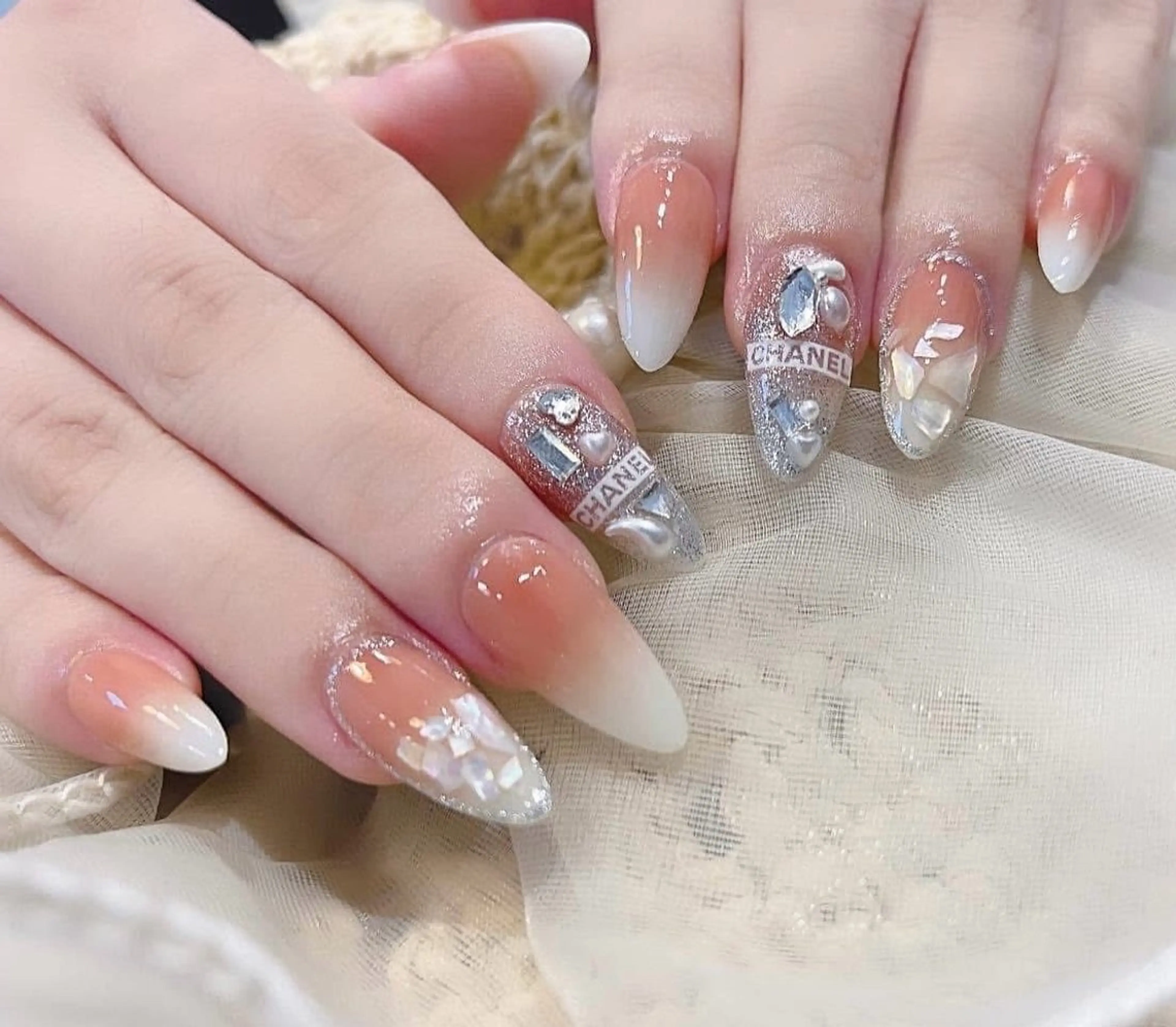 ネイル オーロラネイル ブルー チークネイル フットネイル フレンチネイル 西野 カナのネイルデザイン