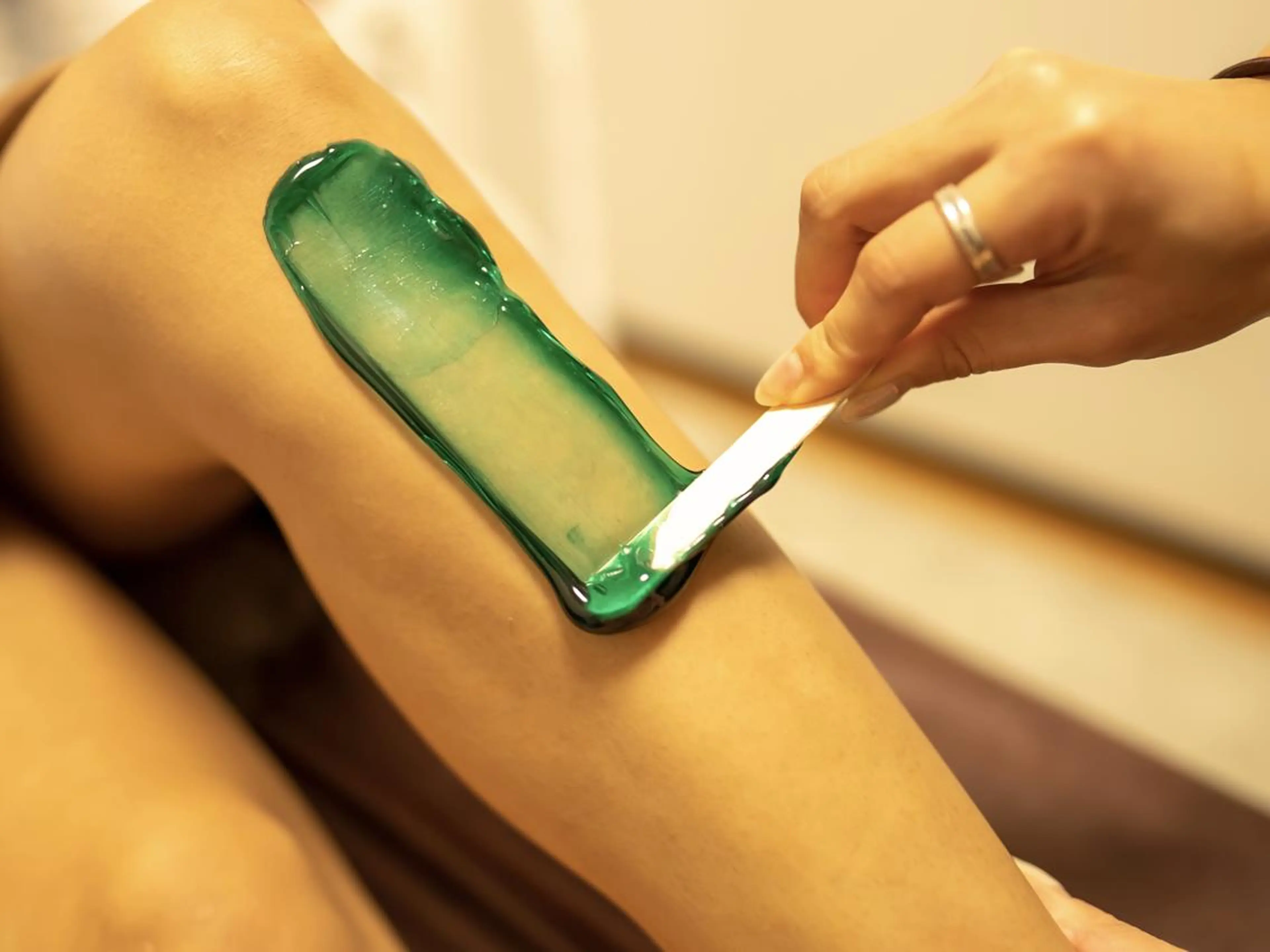 《メンズ限定》【膝下MIX脱毛(光脱毛+WAX)】¥18000→¥12500の写真