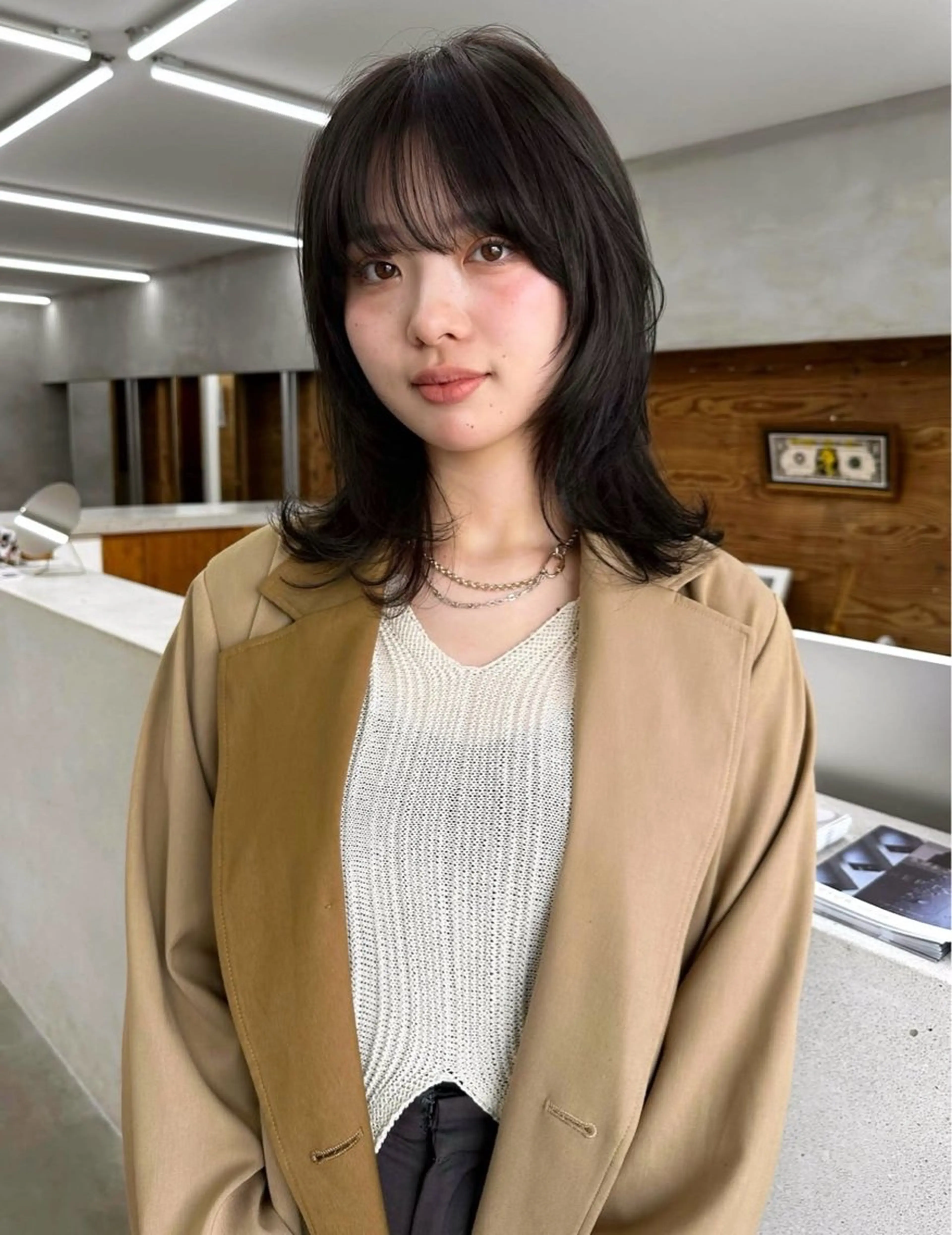 ミディアム カラー ミディアムレイヤー ベージュカラー ブラウンカラー ブラウンベージュ 顔まわりレイヤー カット ヘアカラー パーマ /レイヤー 榛地渉馬 /矢場町のヘアスタイル